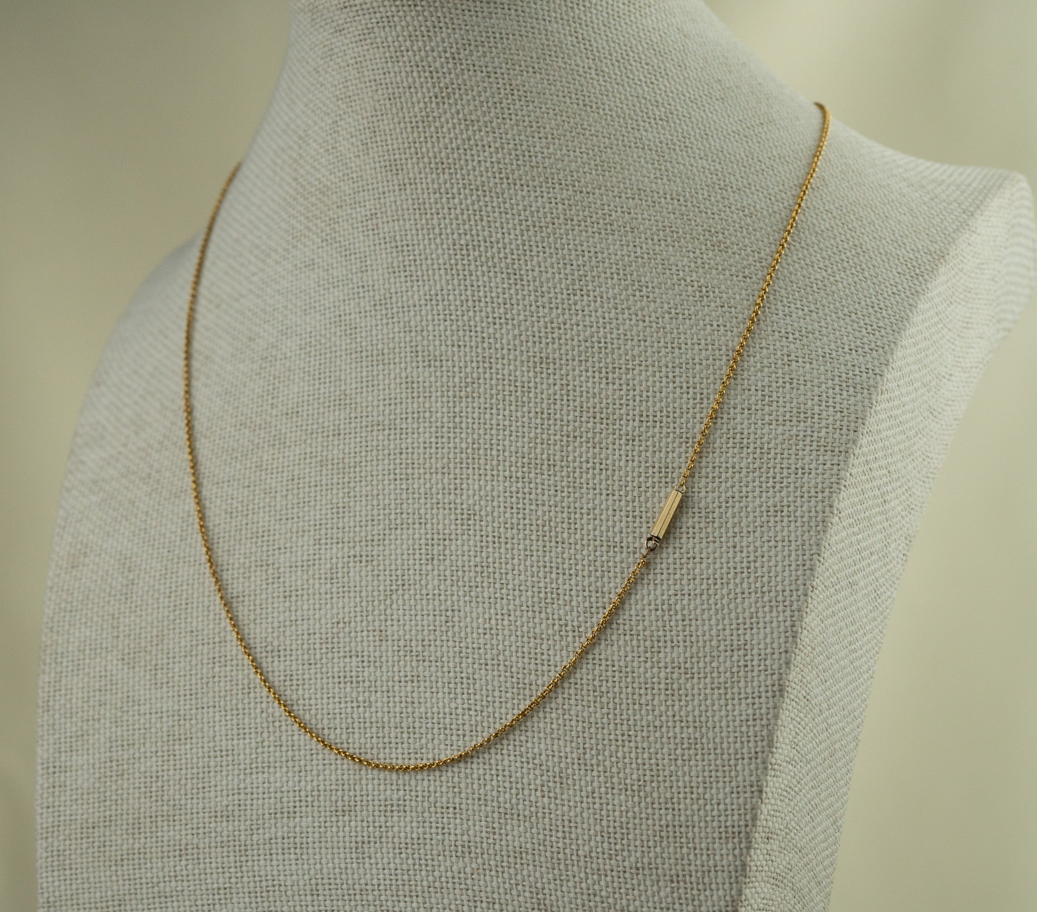 18CT FINE CABLE LINK WITH BARREL CLASP image 2