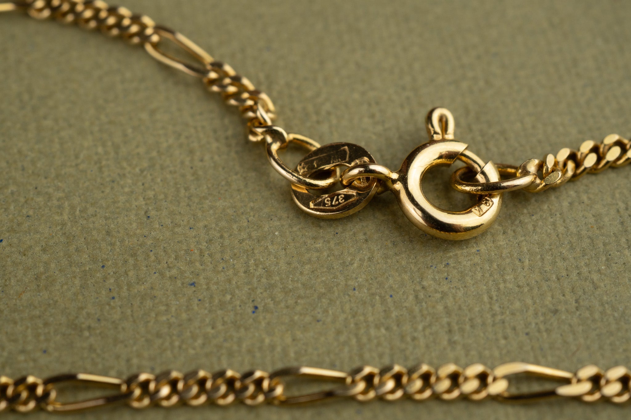 VINTAGE 9CT GOLD FIGARO CHAIN - 24 INCHES image 6