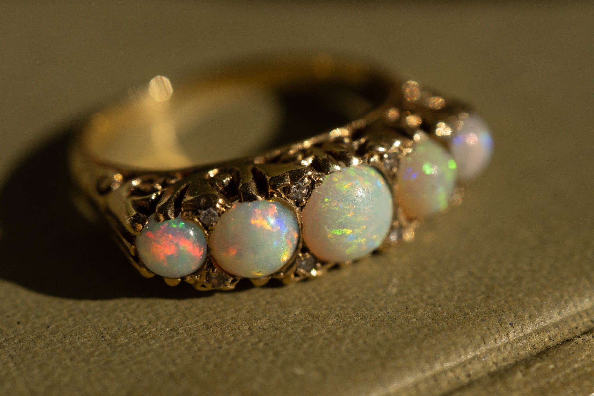 VINTAGE 18CT GOLD FIVE STONE NATURAL OPAL AND DIAMOND RING image 5