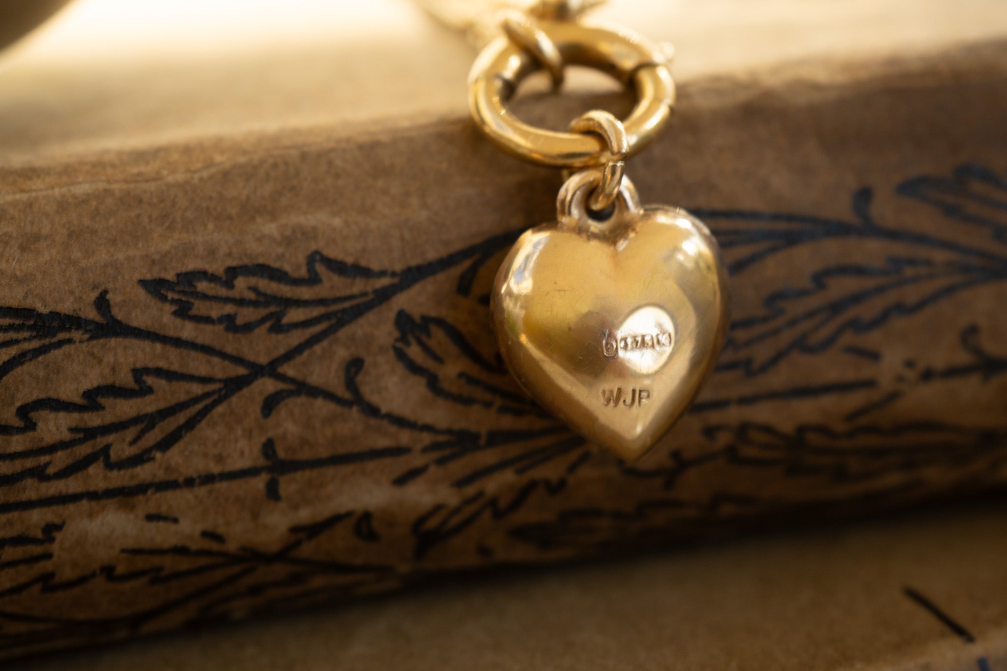 MID CENTURY PUFFY HEART image 1