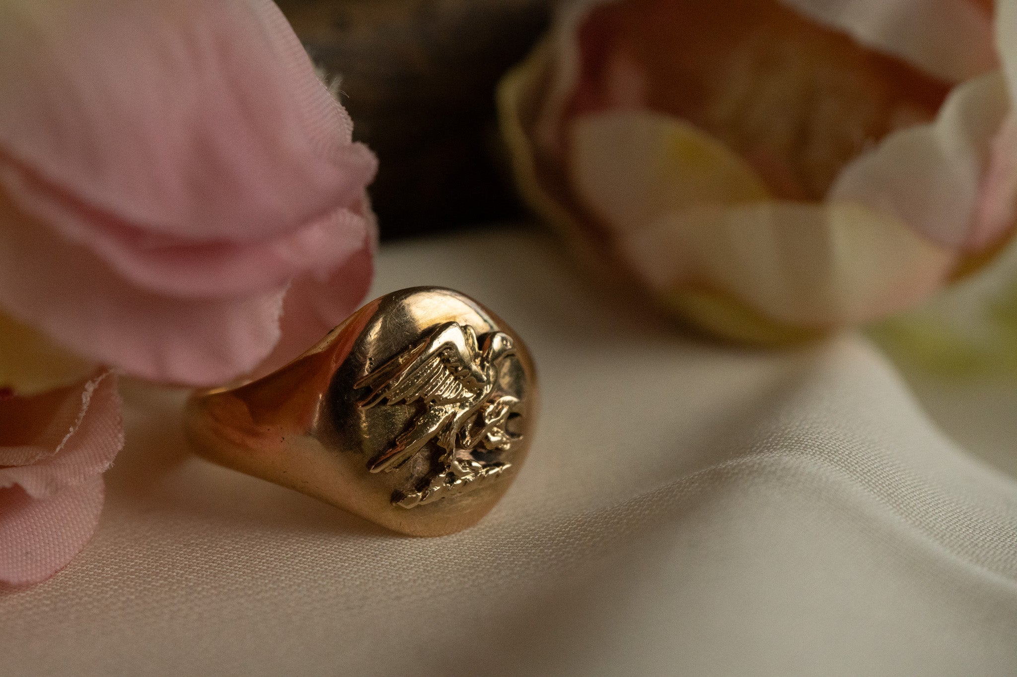 ANTIQUE 9CT GOLD SIGNET RING - MINOKAWA BIRD image 5