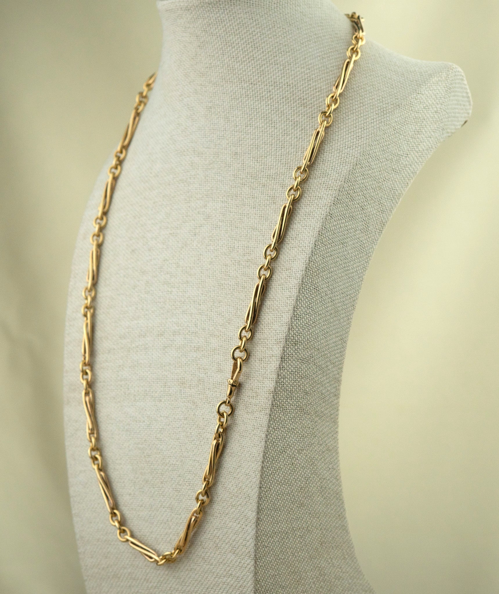 SUBSTANTIAL 9CT TWISTED TROMBONE LINK CHAIN image 7