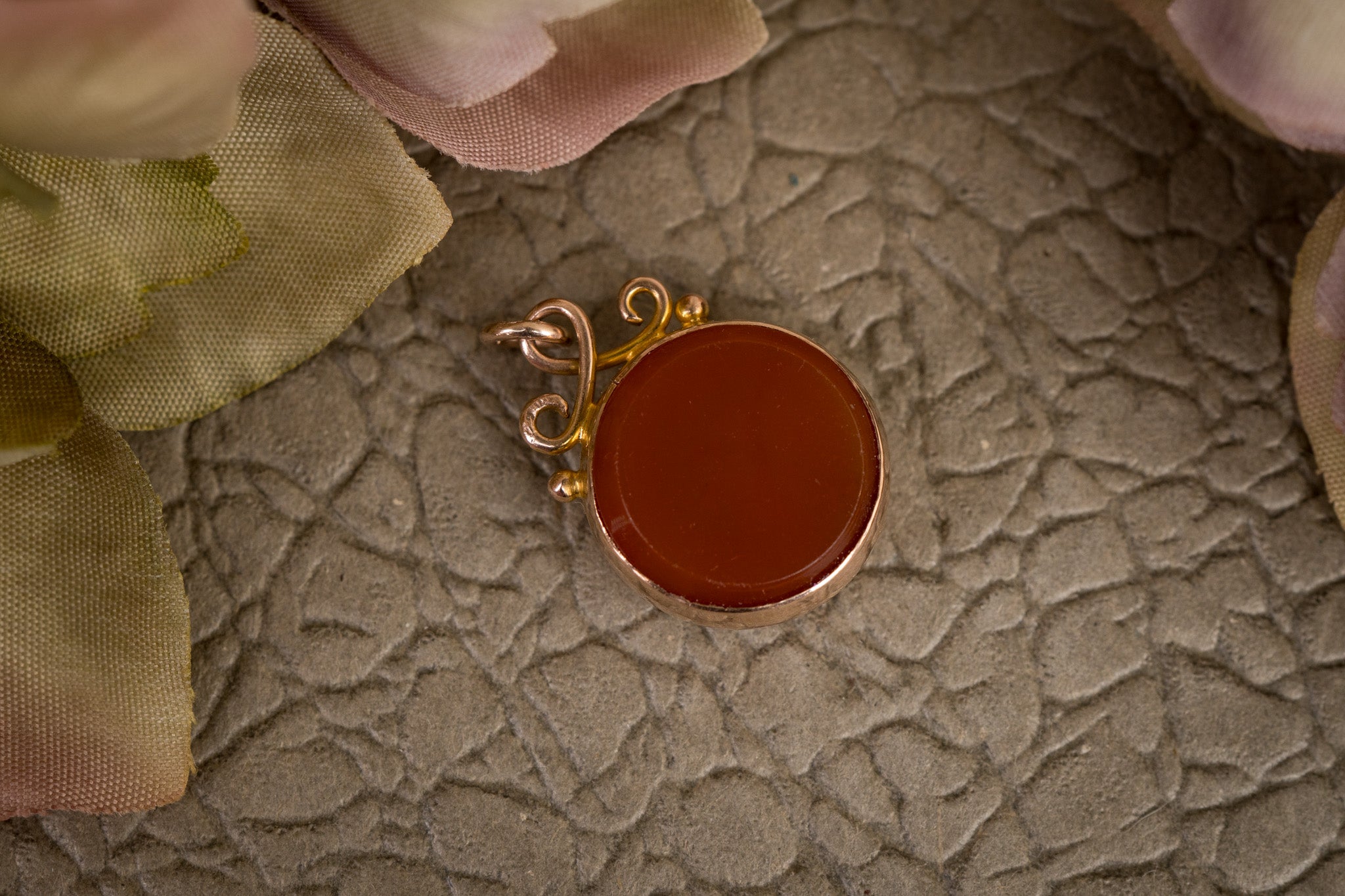 ART DECO GOLD DOUBLE SIDED BLOODSTONE CARNELIAN FOB - CHESTER 1930 image 3