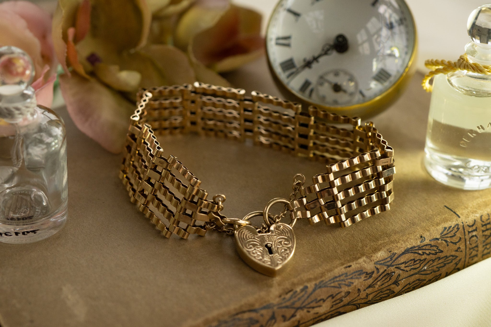 VINTAGE 9CT GOLD GATE BRACELET - HEART PADLOCK