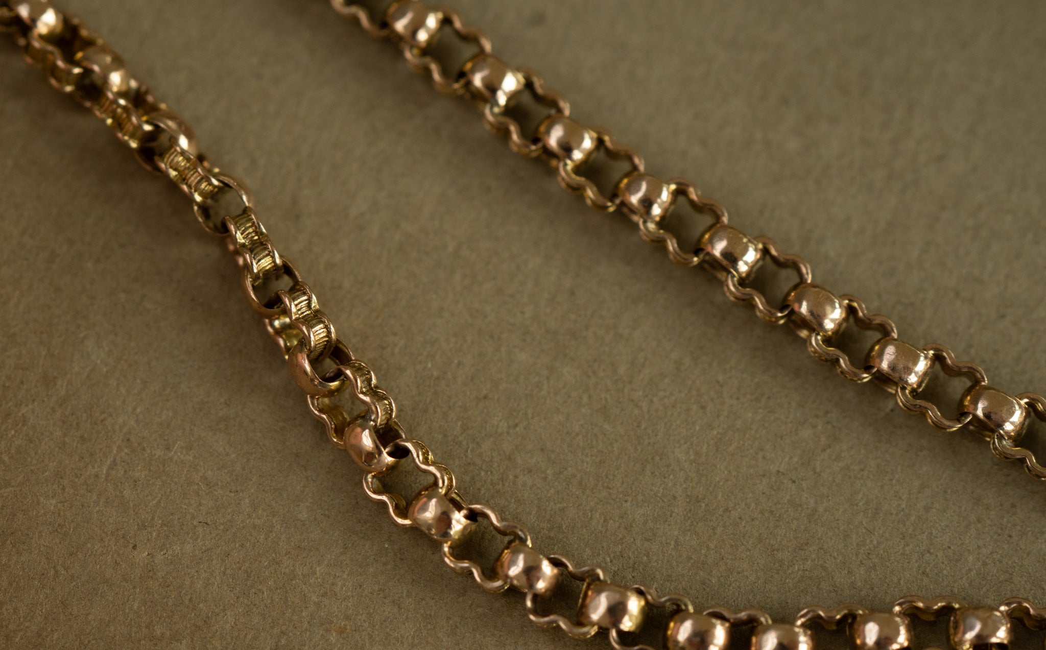 ANTIQUE 9CT GOLD SCALLOPED EDGE CHAIN RESERVED