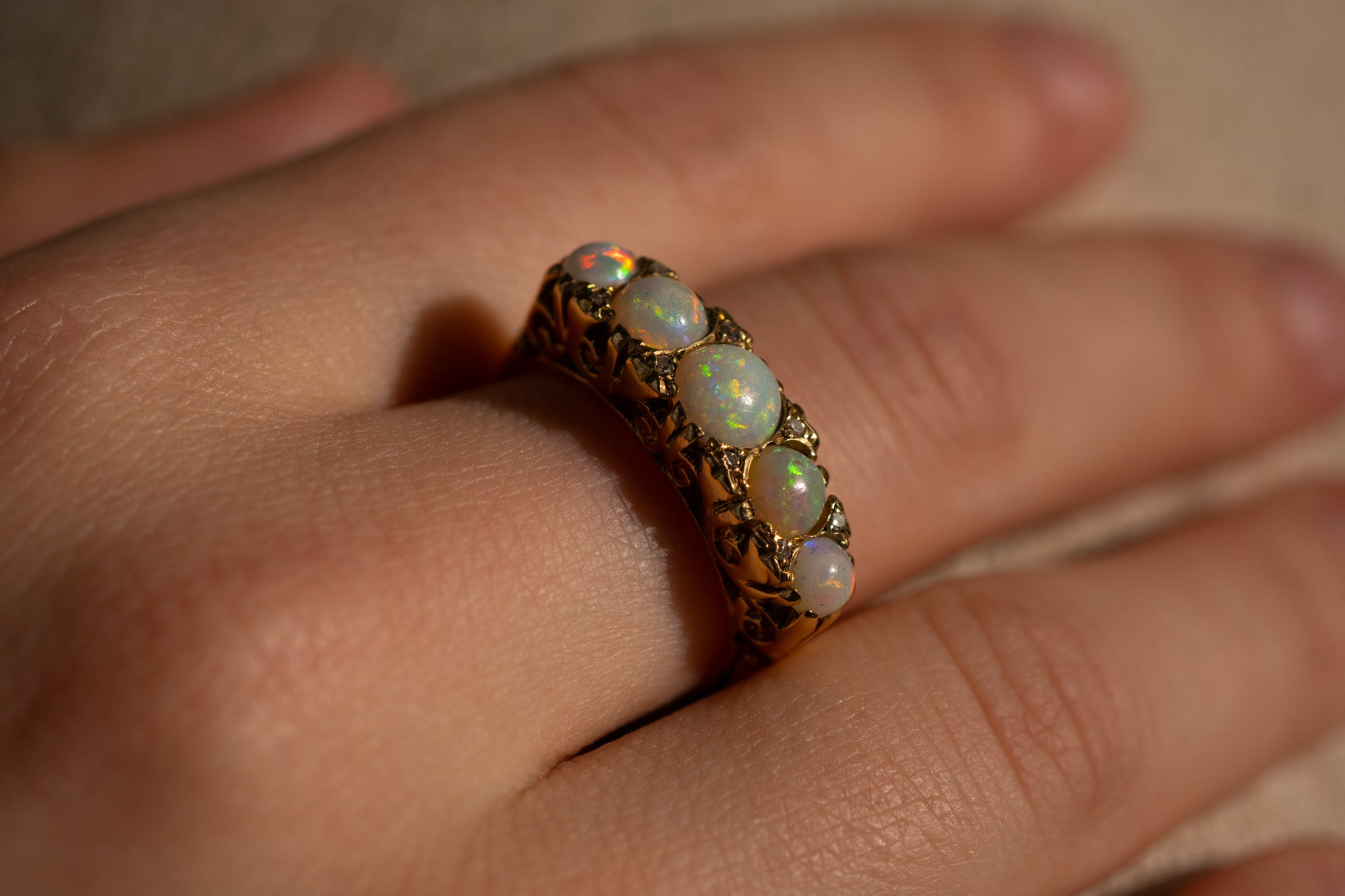 VINTAGE 18CT GOLD FIVE STONE NATURAL OPAL AND DIAMOND RING