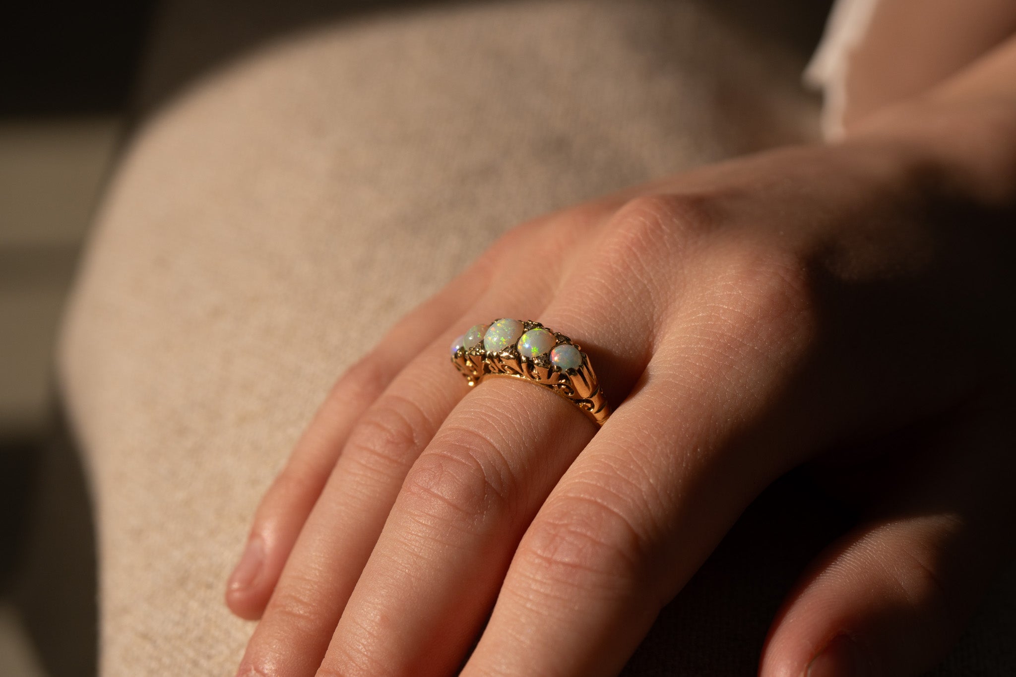 VINTAGE 18CT GOLD FIVE STONE NATURAL OPAL AND DIAMOND RING
