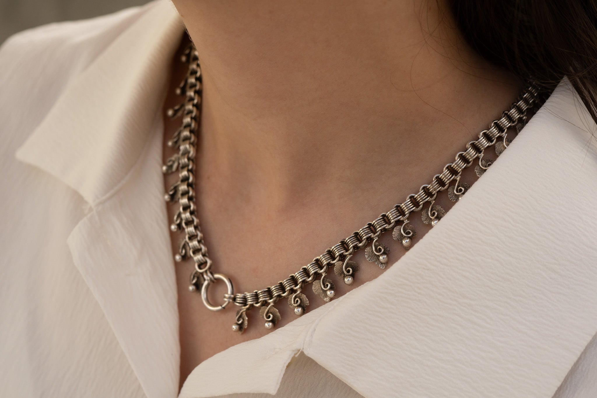 VICTORIAN SILVER BERRY DROP COLLAR NECKLACE - RIBBED BELCHER - 18.5 INCHES