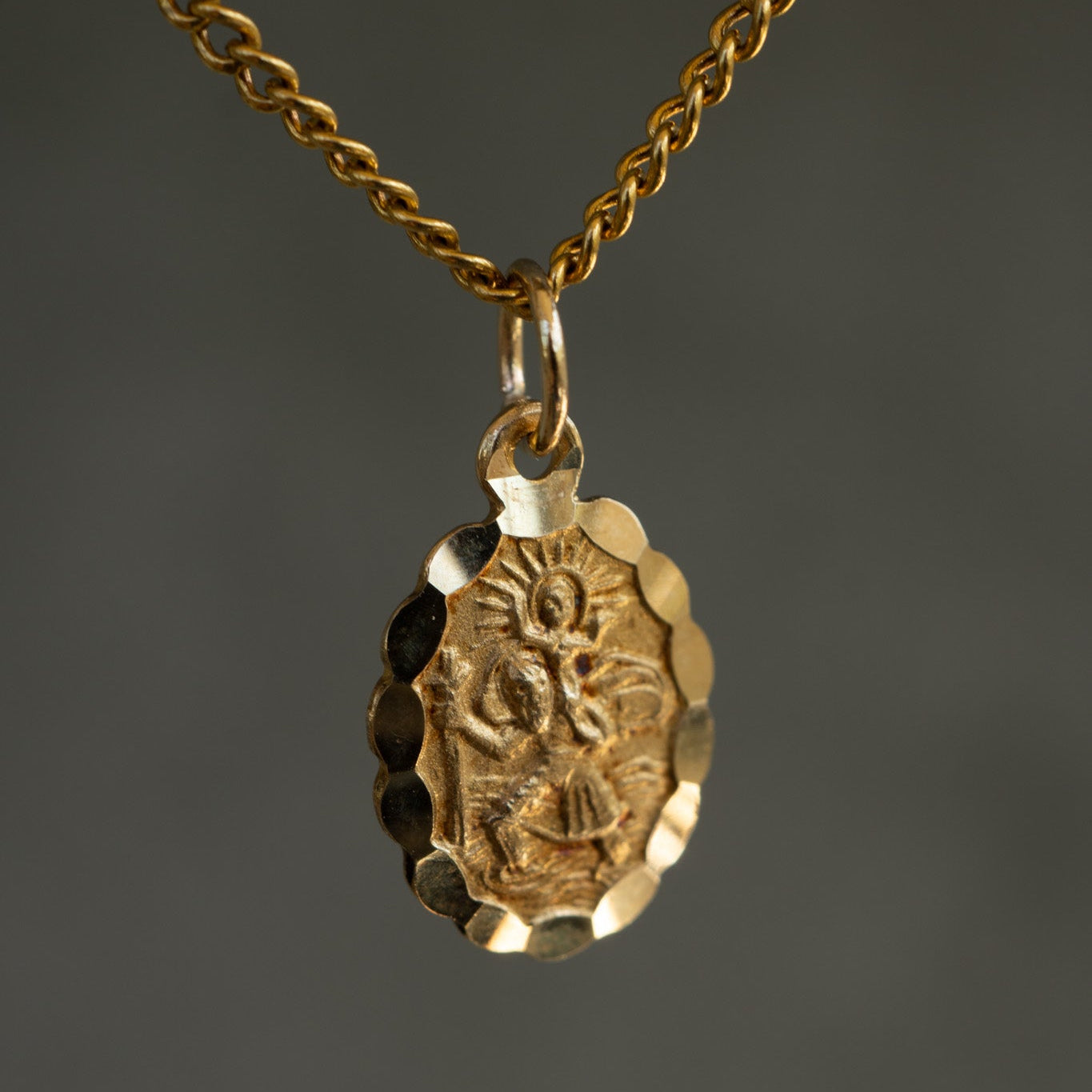 VINTAGE 9CT GOLD ST CHRISTOPHER PENDANT