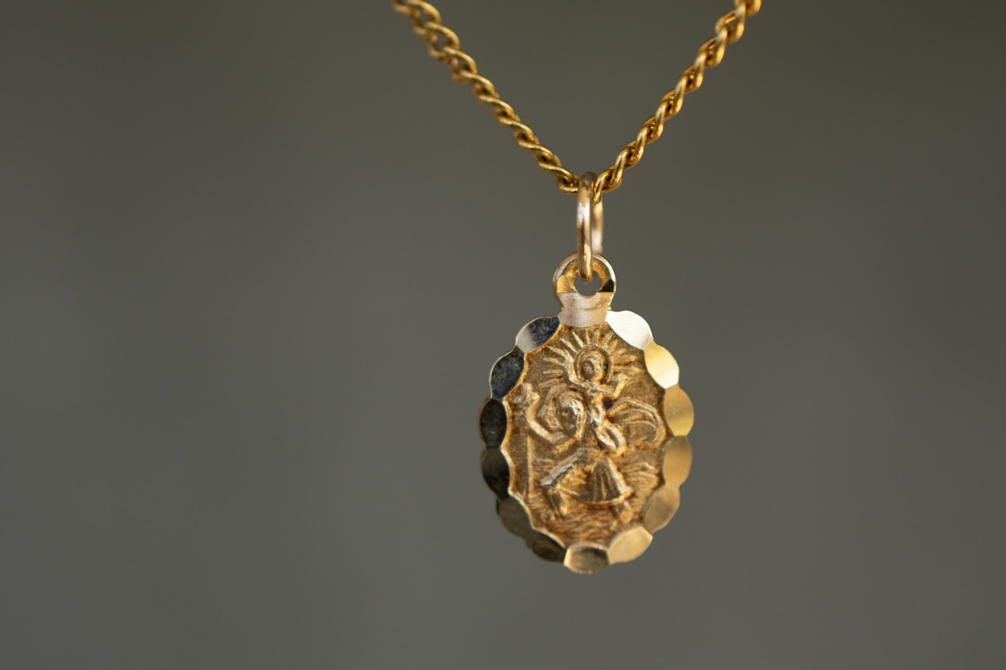 VINTAGE 9CT GOLD ST CHRISTOPHER PENDANT