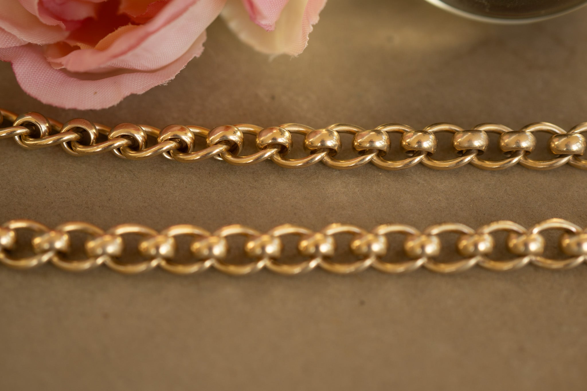 SUBSTANTIAL VINTAGE 9CT GOLD ROLLER BALL CHAIN WITH ALBERT CLASP