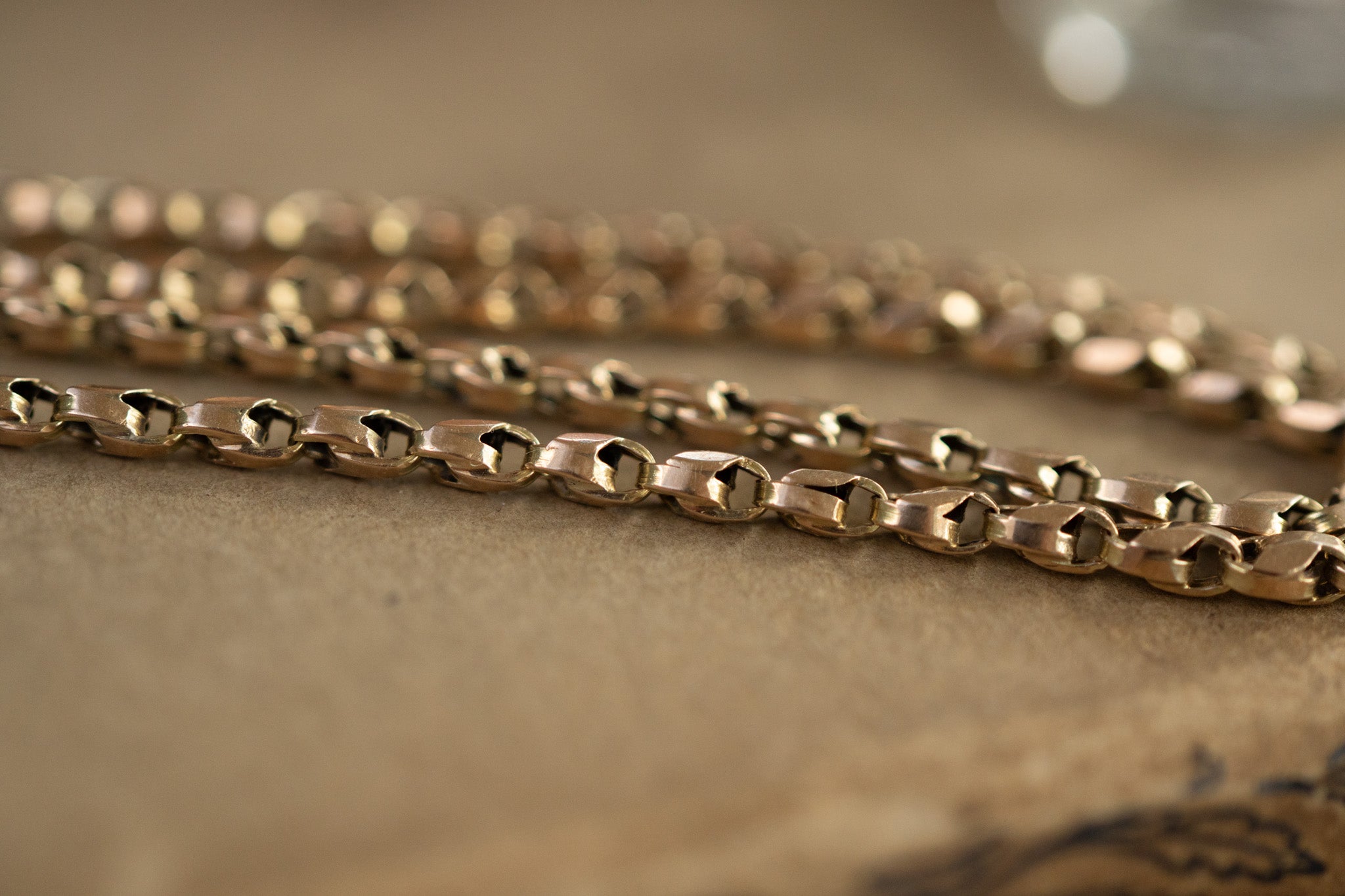 ANTIQUE 9CT GOLD TULIP LINK WITH BARREL CLASP