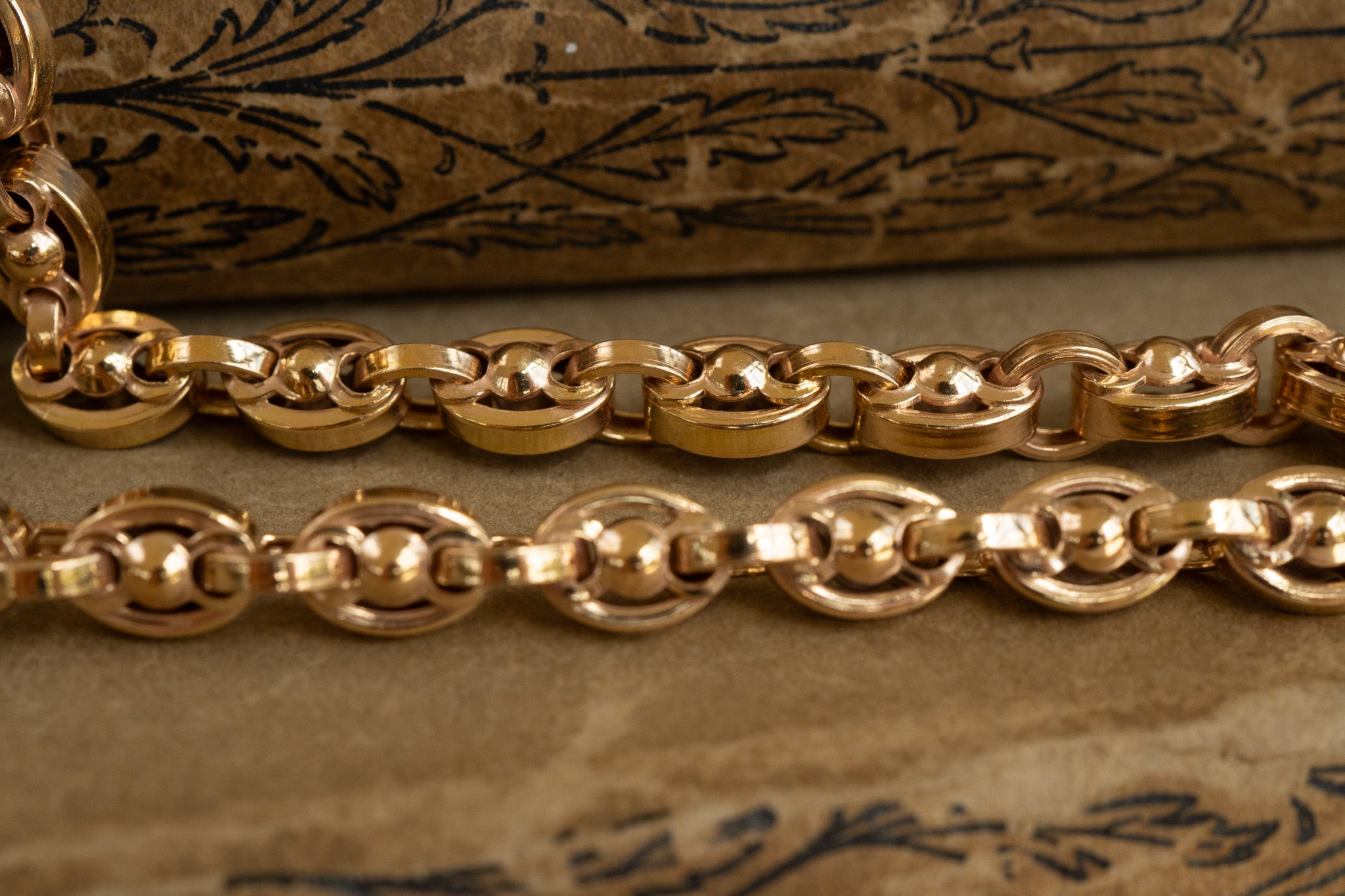 VINTAGE 9CT GOLD DOMED CAP CHAIN