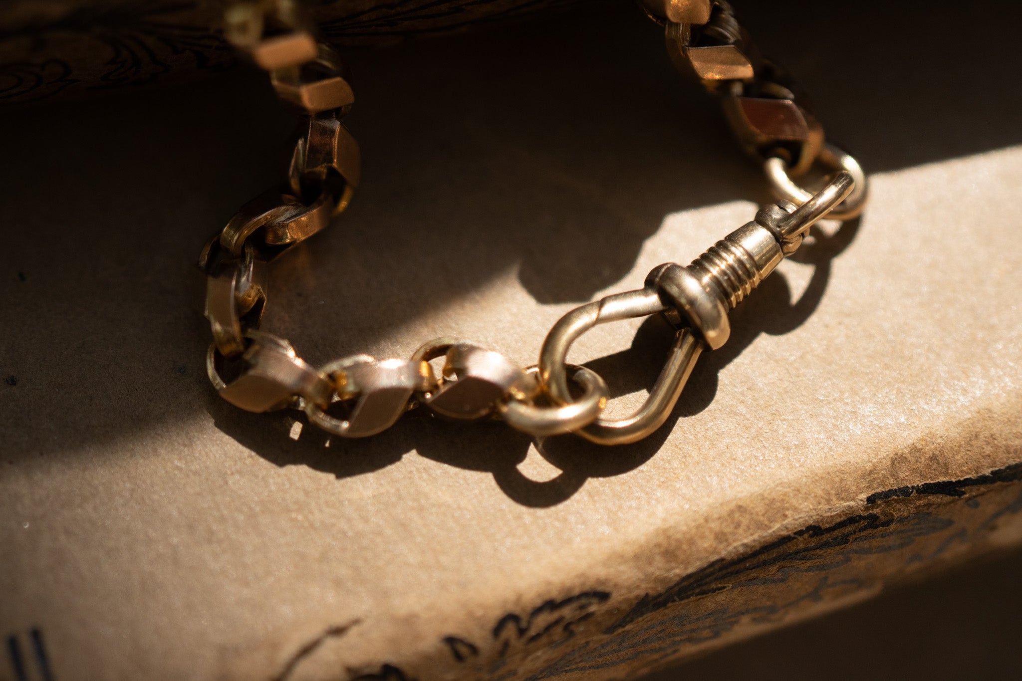ANTIQUE 9CT GOLD CHUNKY TULIP LINK WITH SWIVEL ALBERT