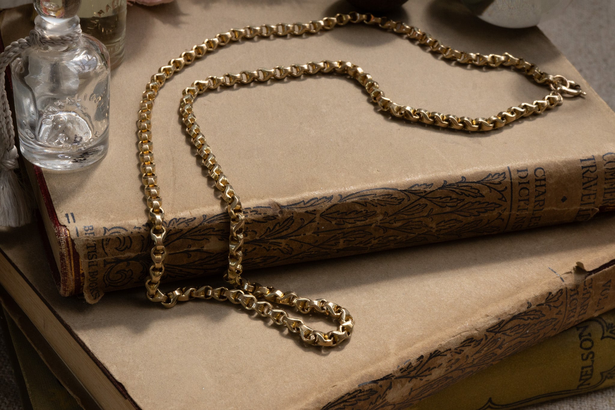 ANTIQUE YELLOW 9CT GOLD TULIP LINK CHAIN
