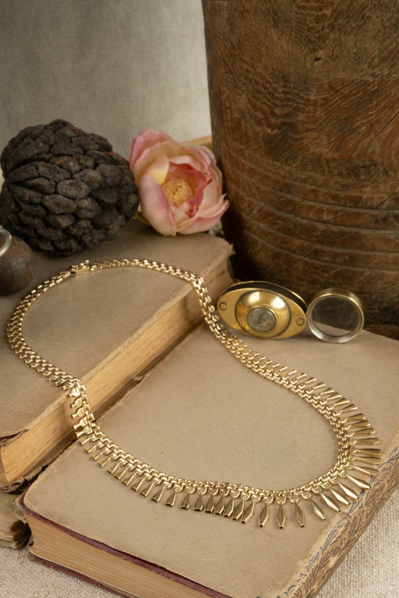 VINTAGE ITALIAN 9CT GOLD CLEOPATRA COLLAR