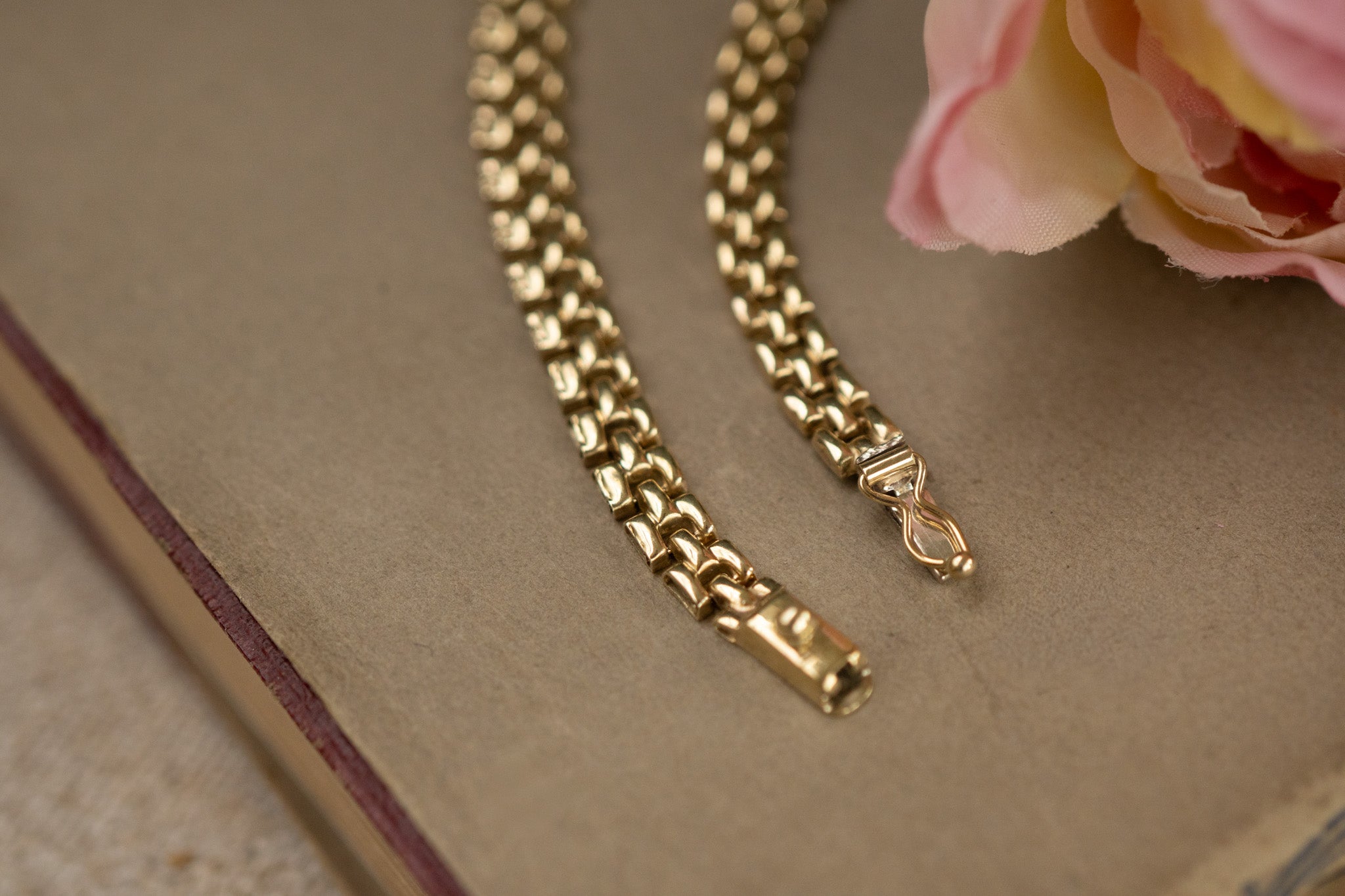 VINTAGE ITALIAN 9CT GOLD CLEOPATRA COLLAR