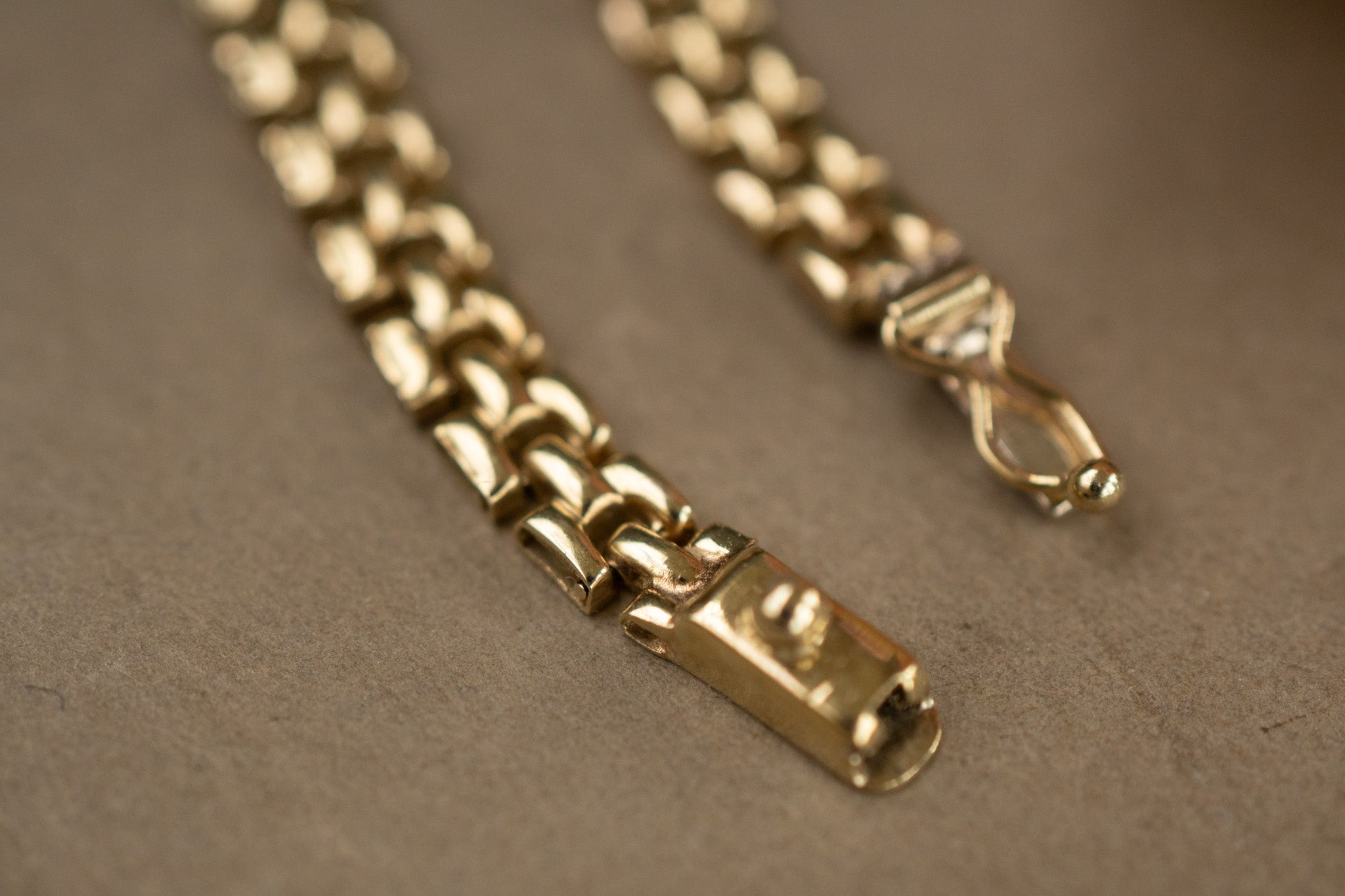 VINTAGE ITALIAN 9CT GOLD CLEOPATRA COLLAR