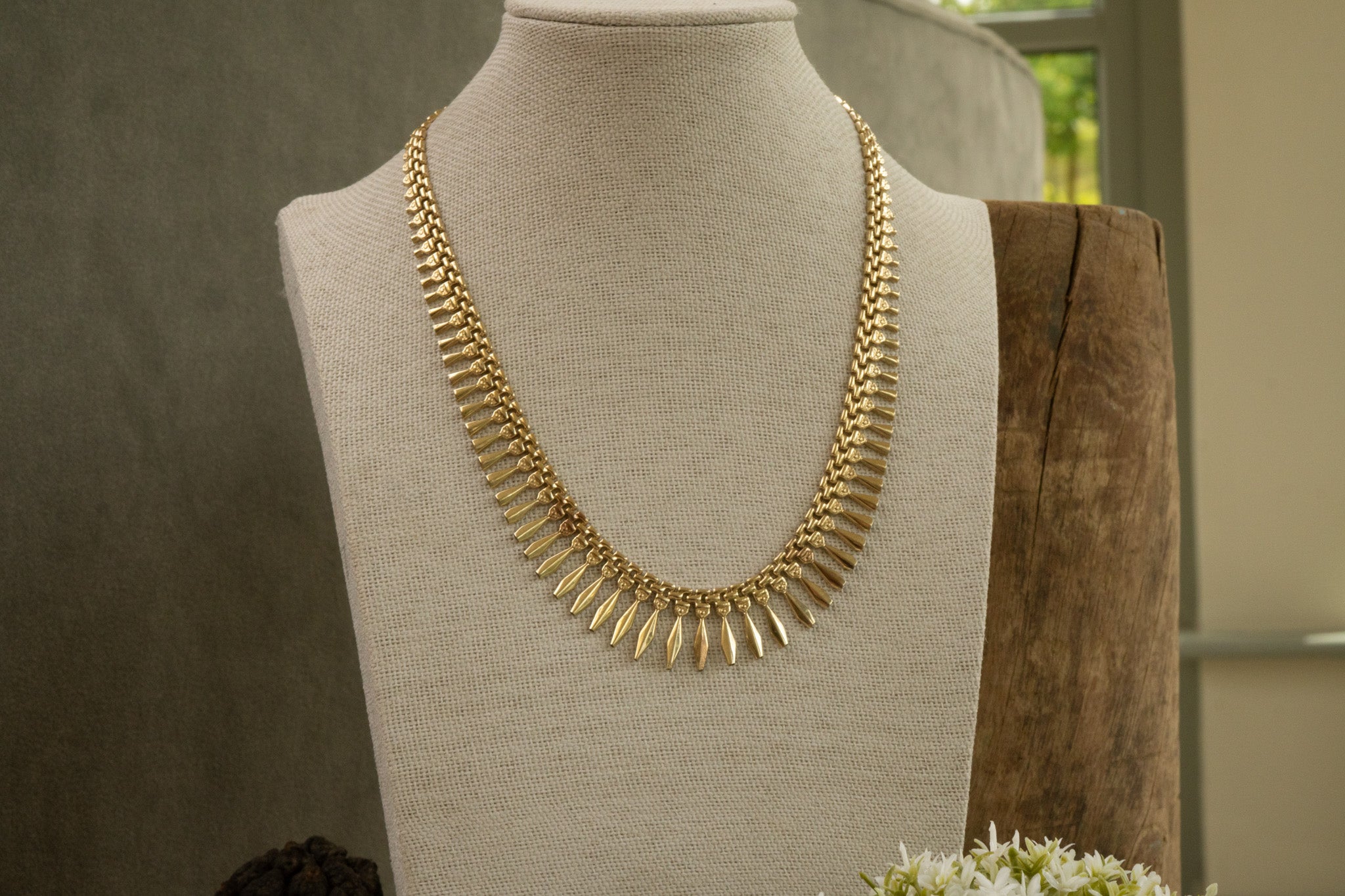 VINTAGE ITALIAN 9CT GOLD CLEOPATRA COLLAR