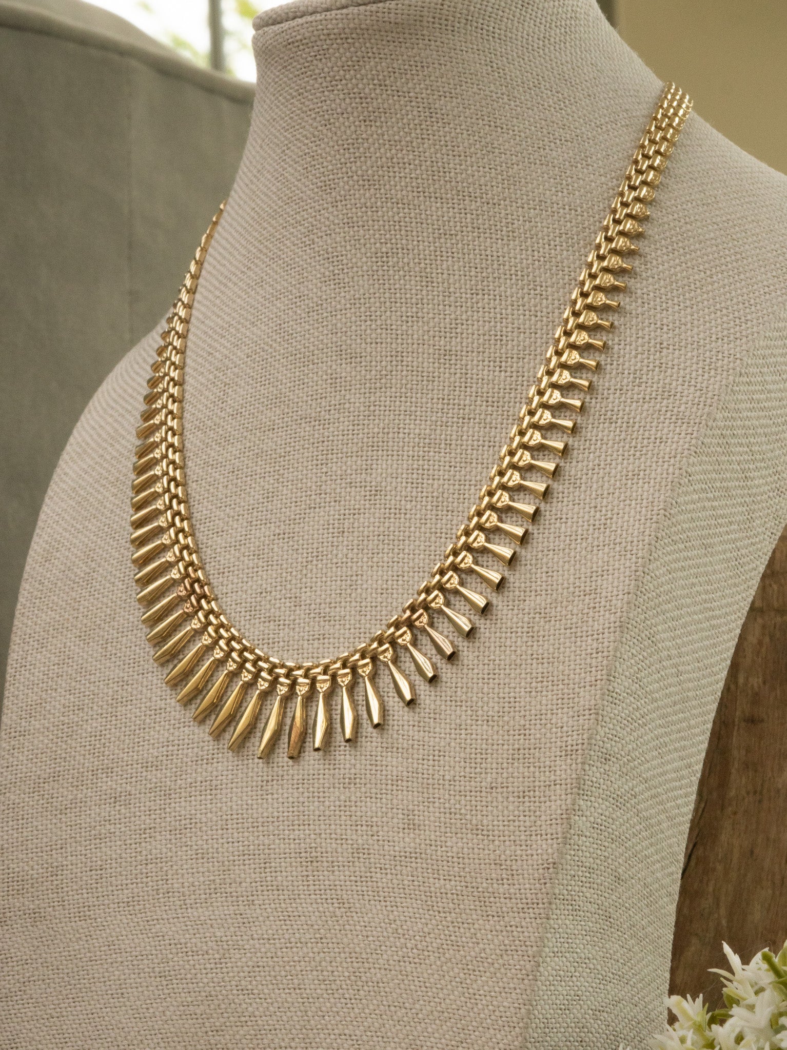 VINTAGE ITALIAN 9CT GOLD CLEOPATRA COLLAR
