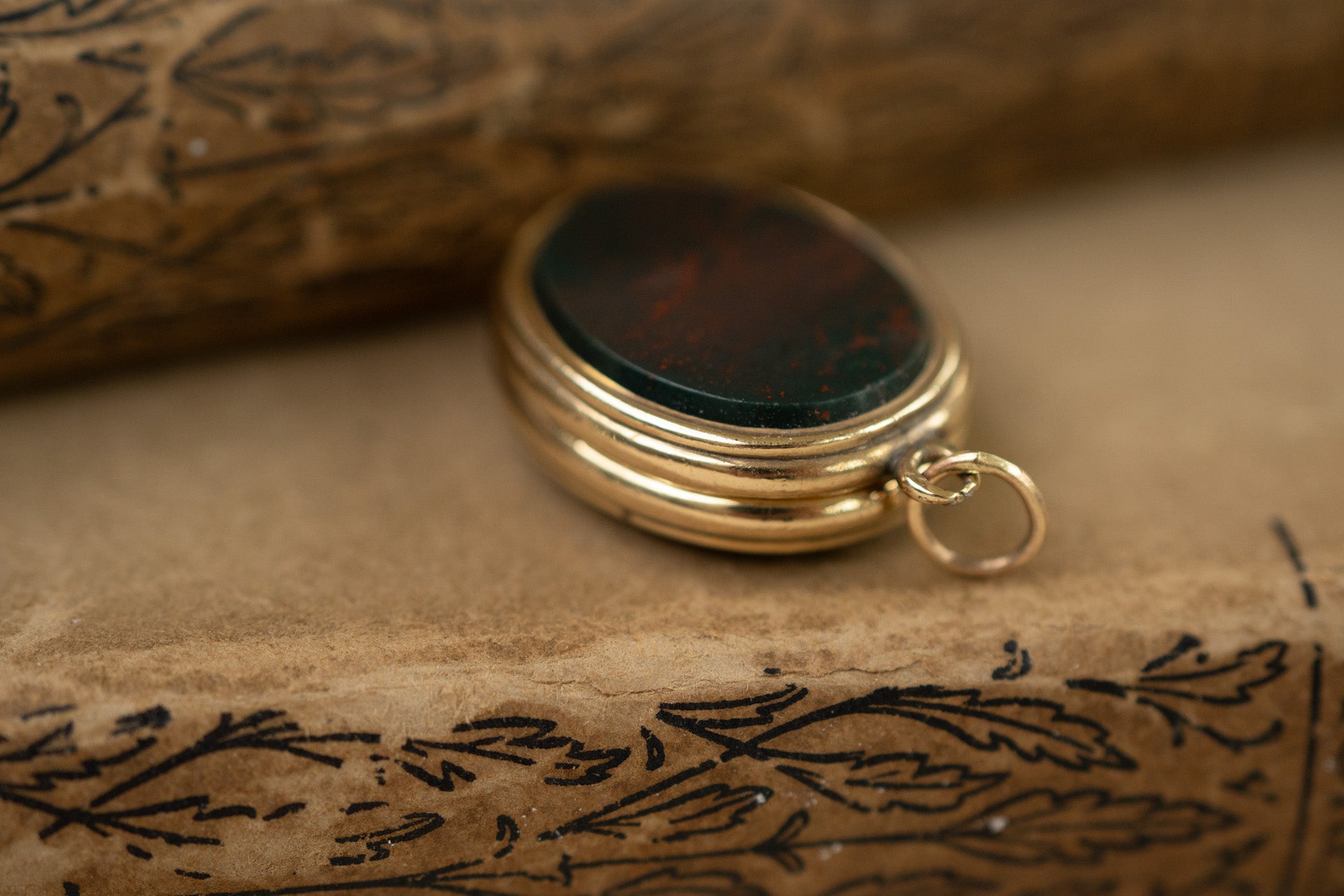 victorian 9ct gold bloodstone and sardonyx double sided locket