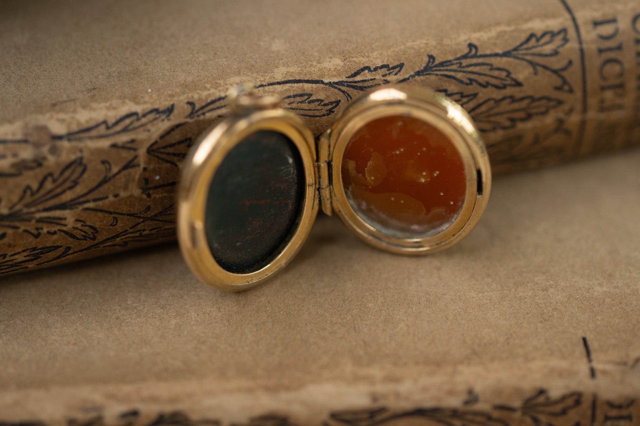 victorian 9ct gold bloodstone and sardonyx double sided locket