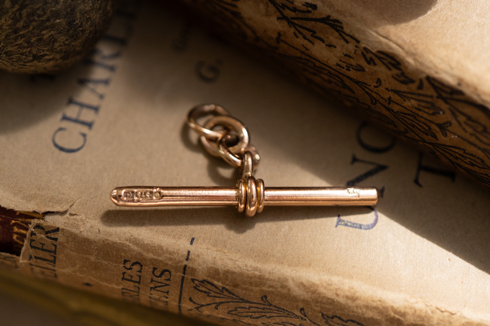 HEAVY ANTIQUE T BAR WITH ORIGINAL LINKS