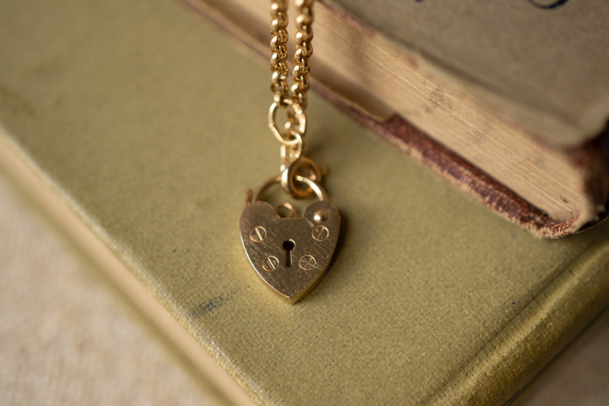 VINTAGE 9CT GOLD HEART PADLOCK