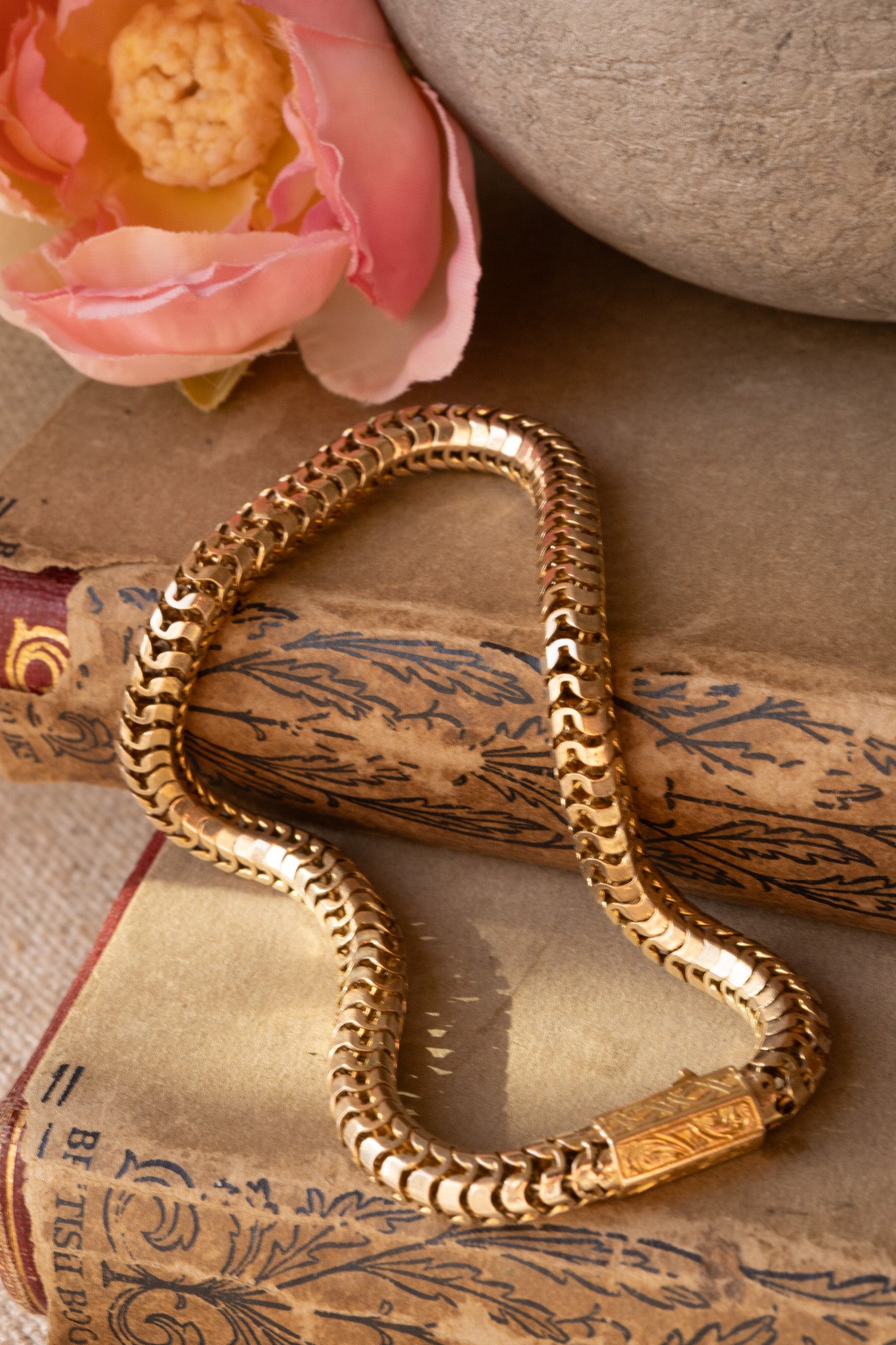 9CT GOLD SNAKE BRACELET WITH FANCY BOX CLASP
