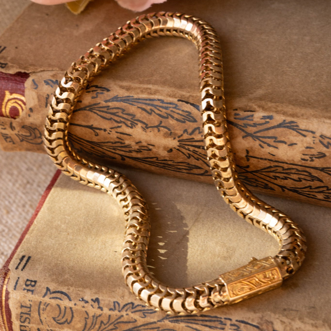 9CT GOLD SNAKE BRACELET WITH FANCY BOX CLASP