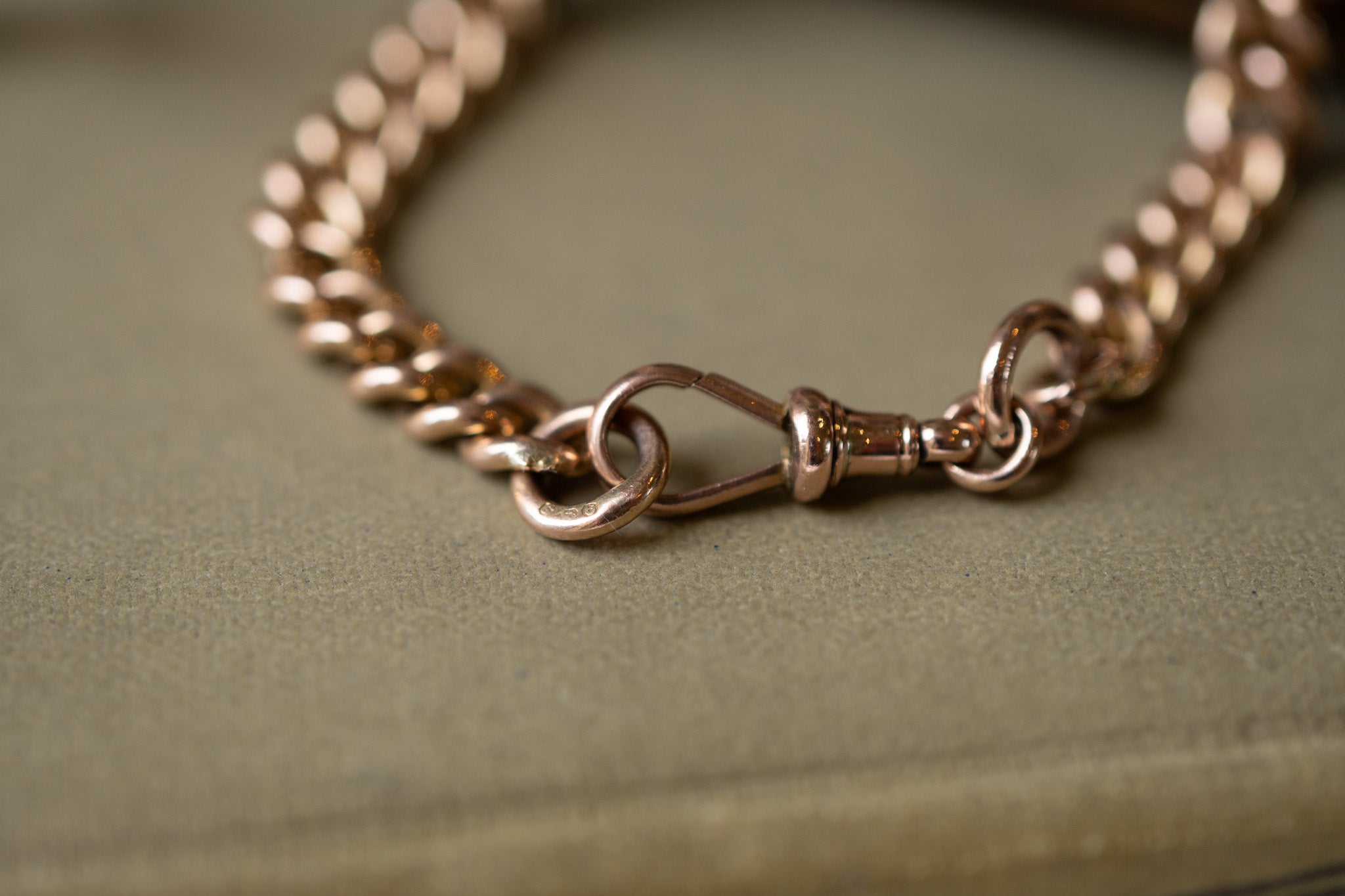 VICTORIAN 9CT GOLD SOLID GRADUATED CURB BRACELET