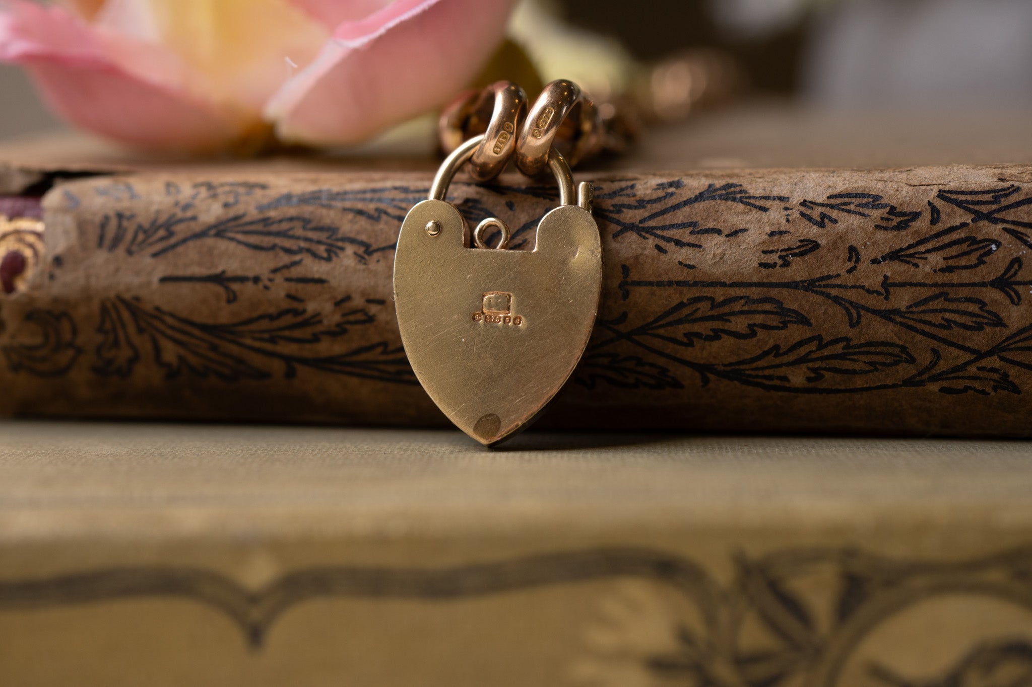 Extra large vintage 9ct gold heart padlock