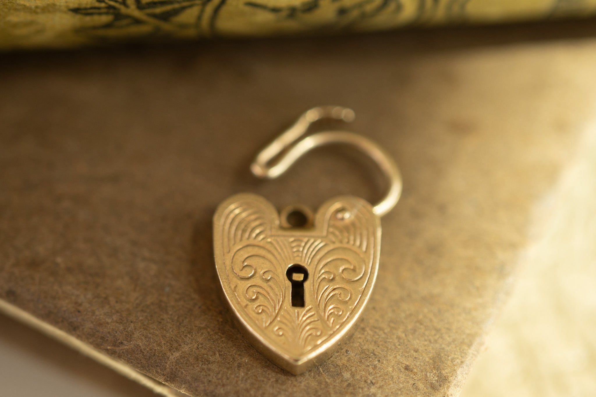 Extra large engraved vintage 9ct yellow gold heart padlock
