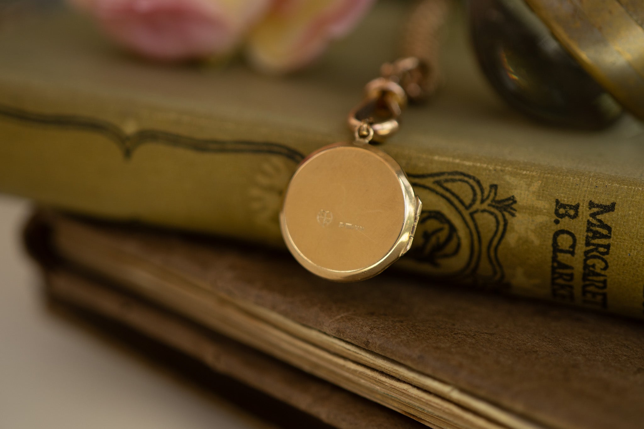 Vintage 9ct Gold Large Round Locket, Fred Manshaw Ltd, London 1978