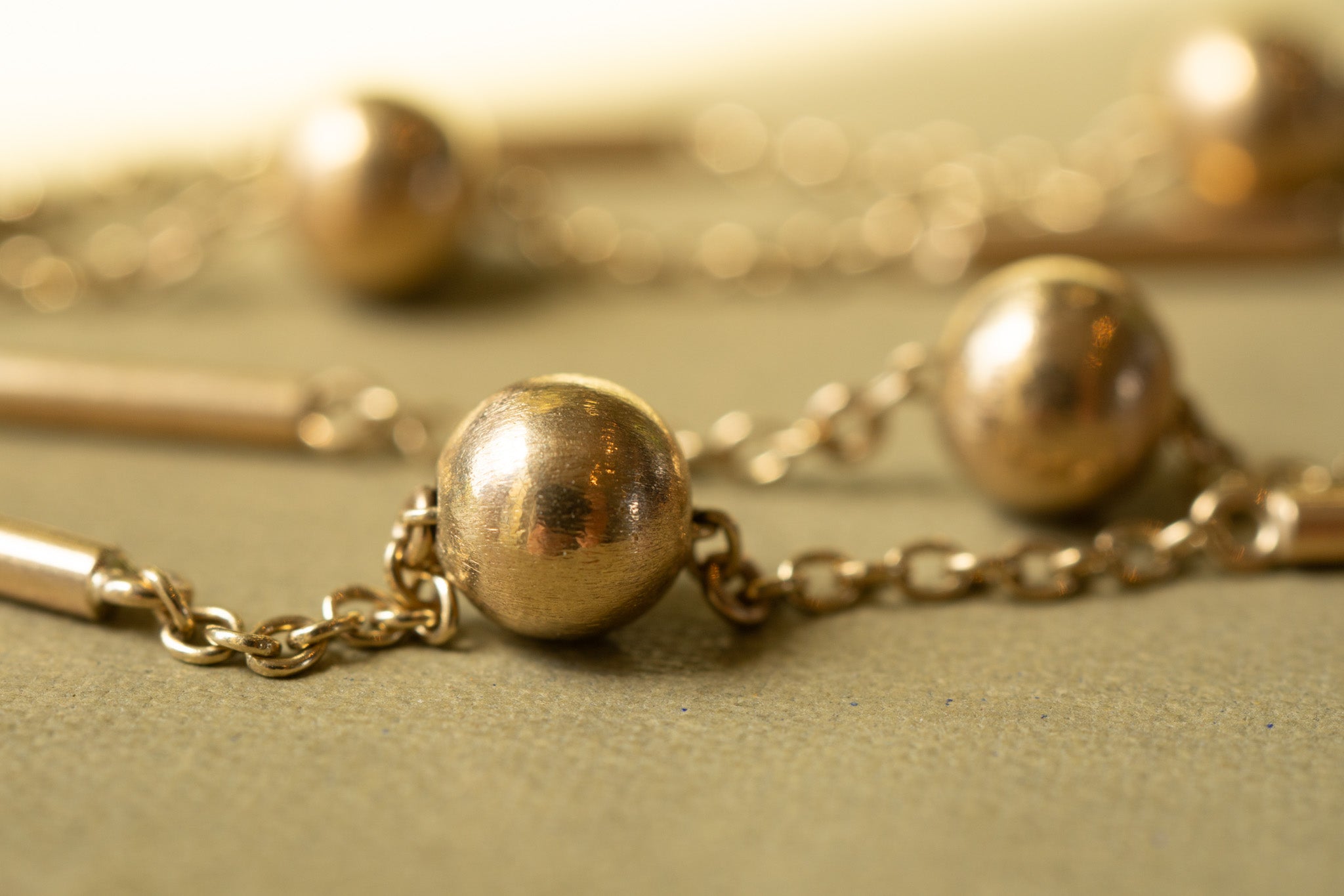 VINTAGE 9CT GOLD BALL BAR AND CABLE LINK CHAIN