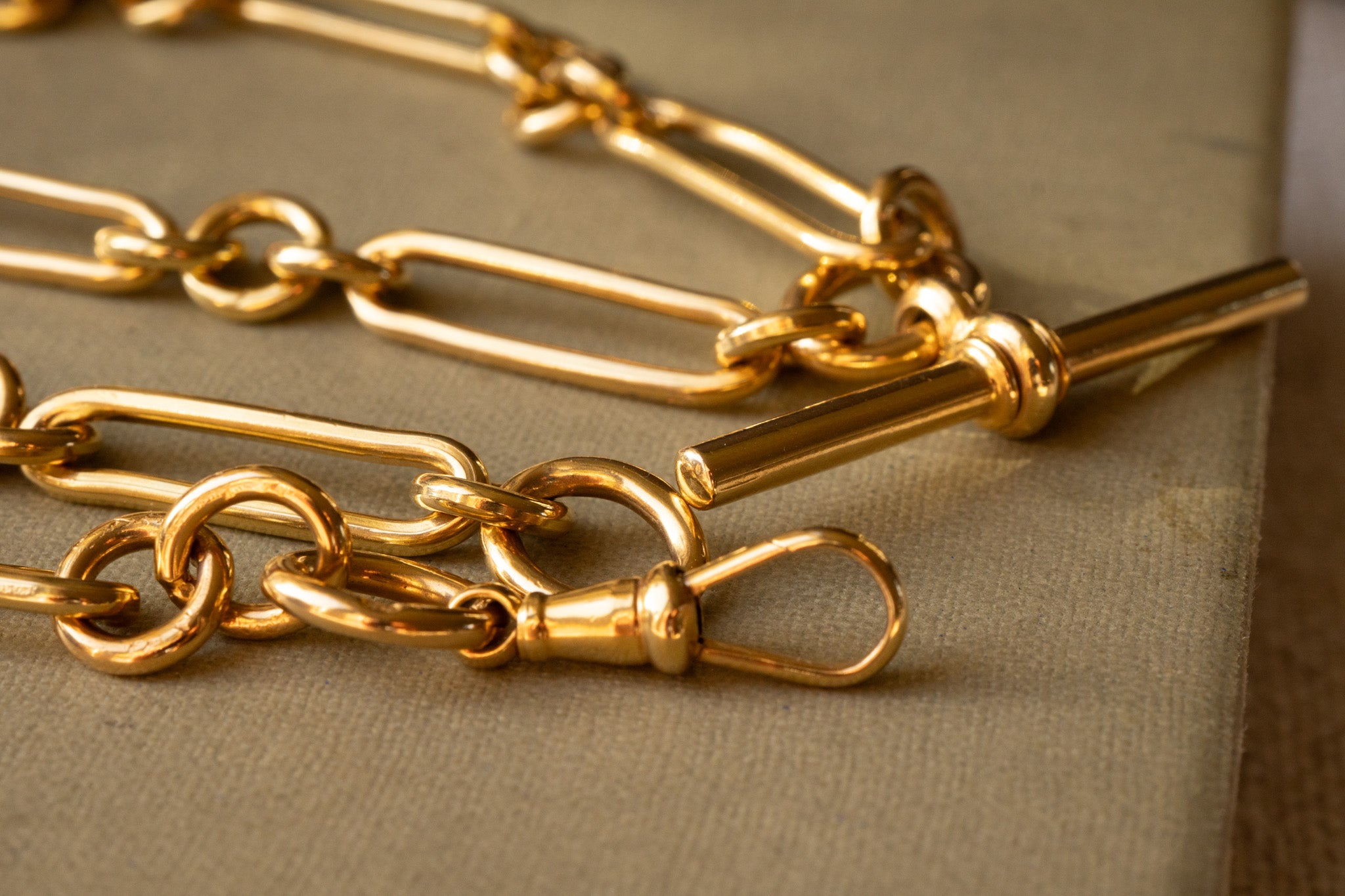 ANTIQUE HEAVY WEIGHT TROMBONE CHAIN 9CT