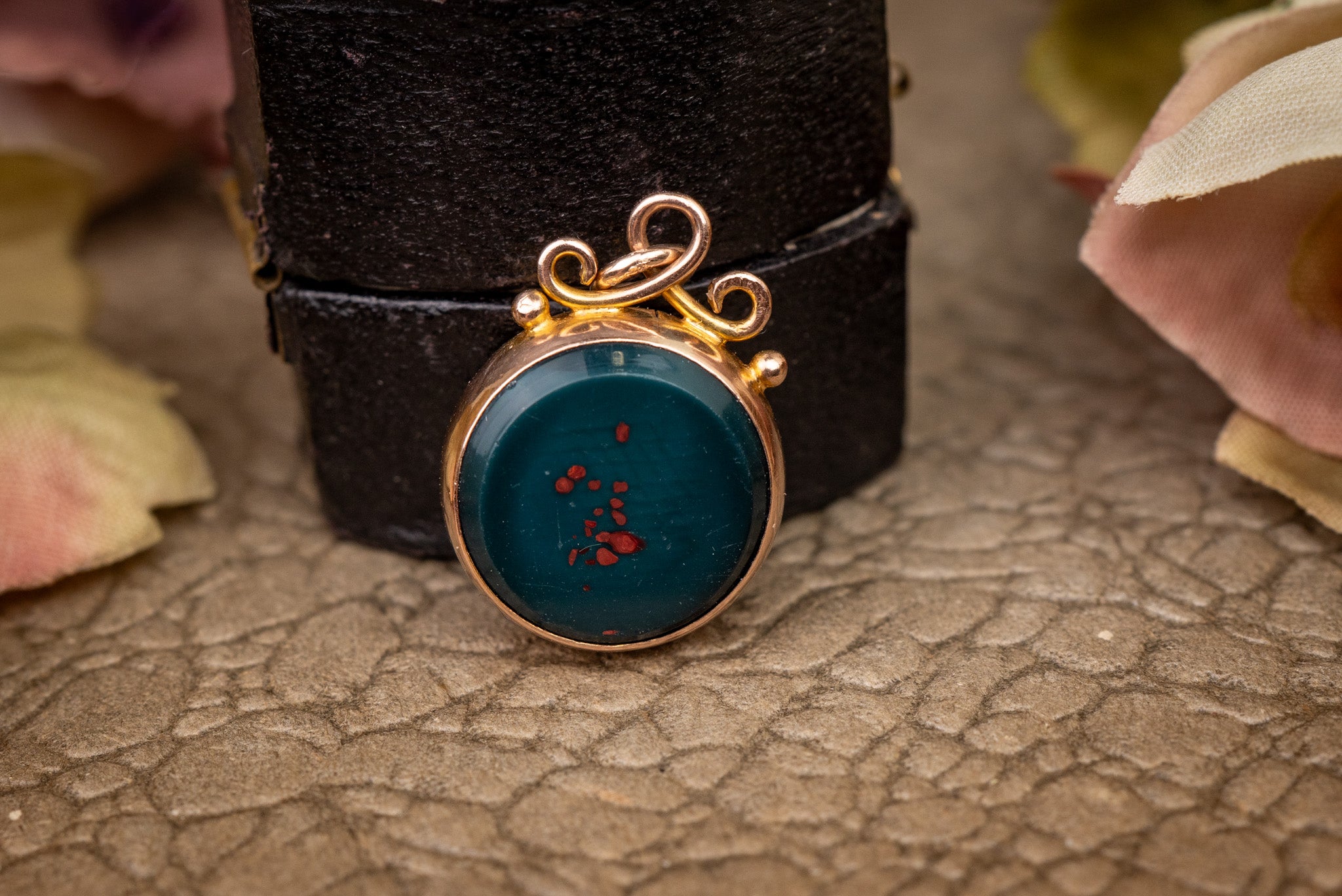 ART DECO GOLD DOUBLE SIDED BLOODSTONE CARNELIAN FOB - CHESTER 1930 image 0