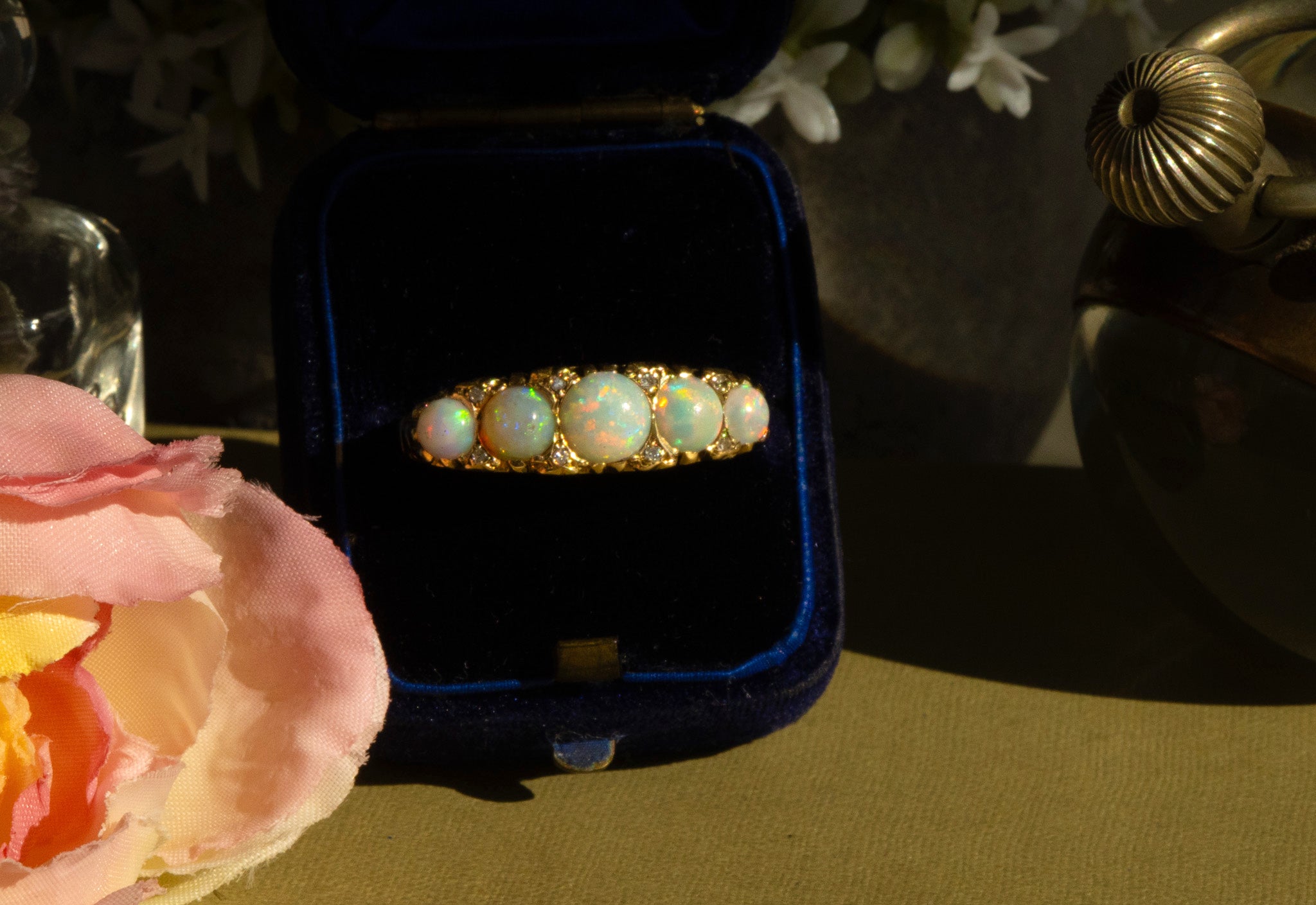 VINTAGE 18CT GOLD FIVE STONE NATURAL OPAL AND DIAMOND RING image 6
