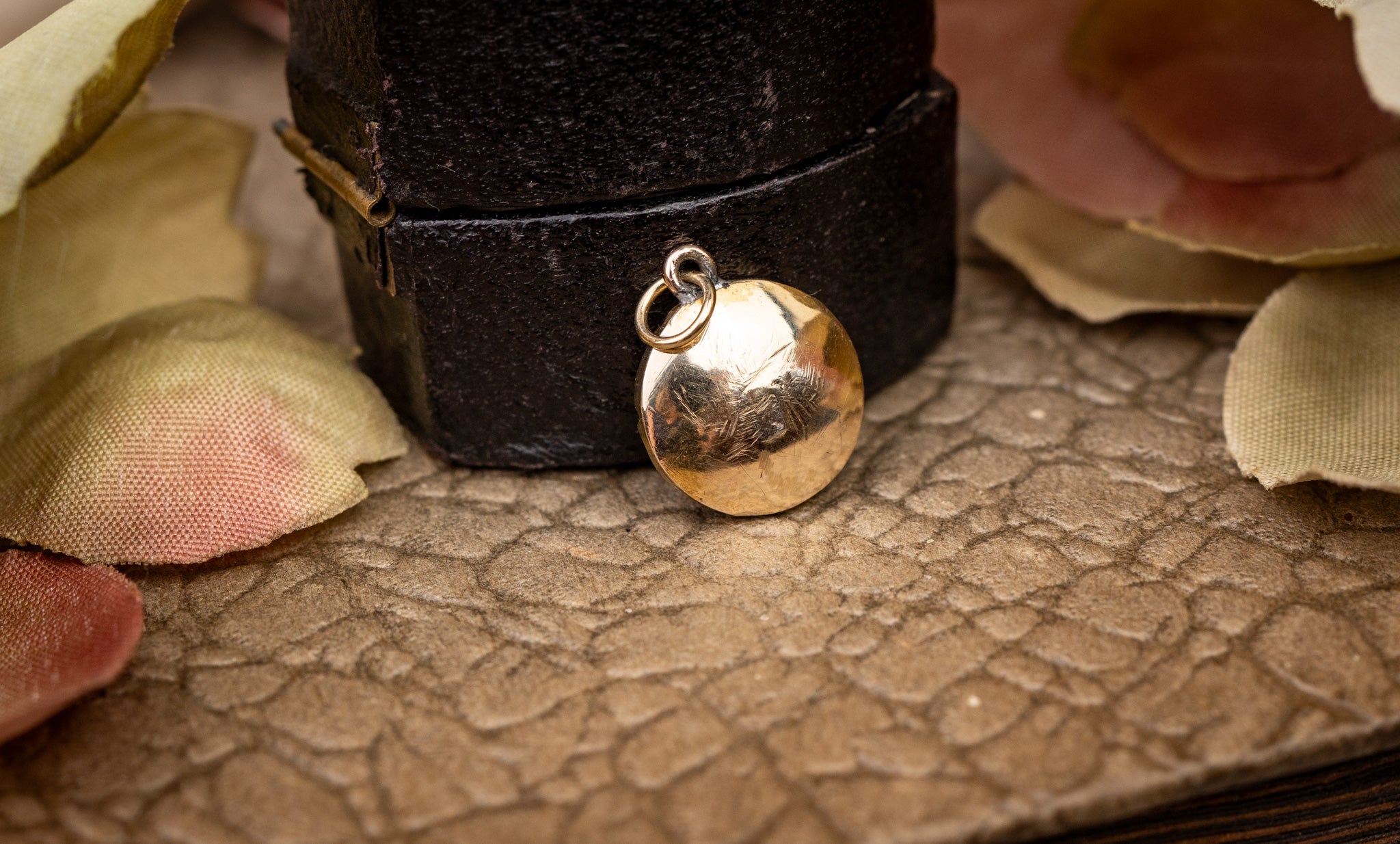 ANTIQUE 9CT GOLD RED PASTE PENDANT - FOIL BACK - VICTORIAN image 1