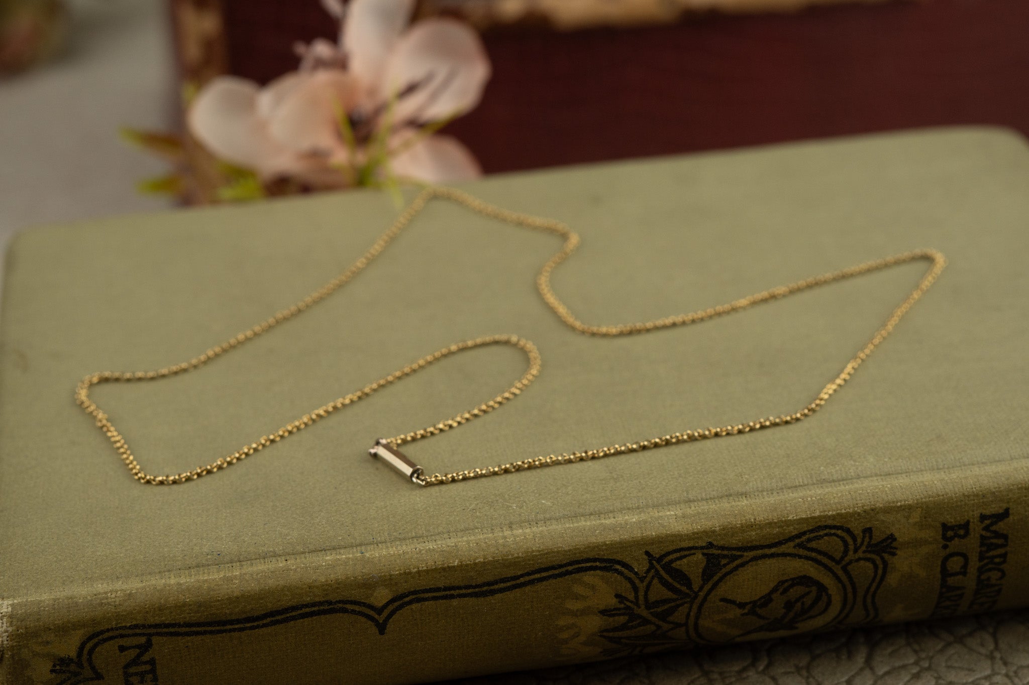 18CT FINE CABLE LINK WITH BARREL CLASP image 0