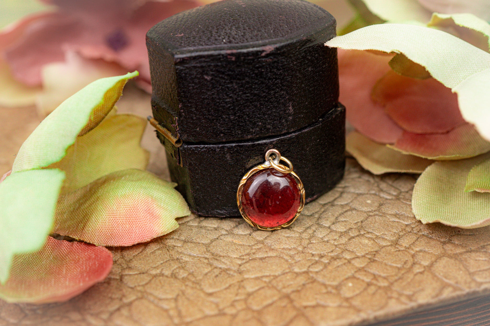 ANTIQUE 9CT GOLD RED PASTE PENDANT - FOIL BACK - VICTORIAN image 2