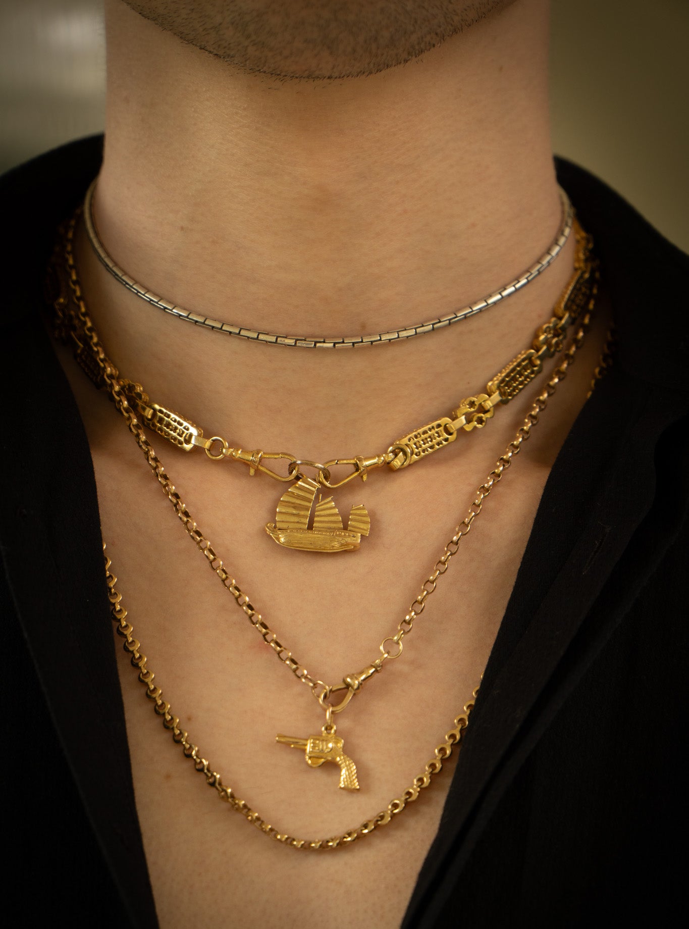LARGE VINTAGE 9 CT GOLD CHINESE JUNK BOAT CHARM image 1