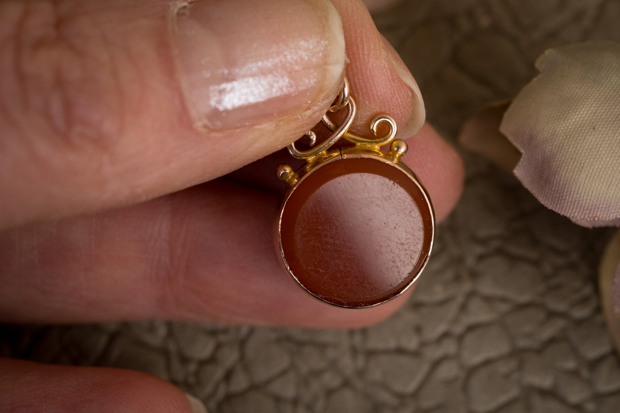 ART DECO GOLD DOUBLE SIDED BLOODSTONE CARNELIAN FOB - CHESTER 1930 image 5