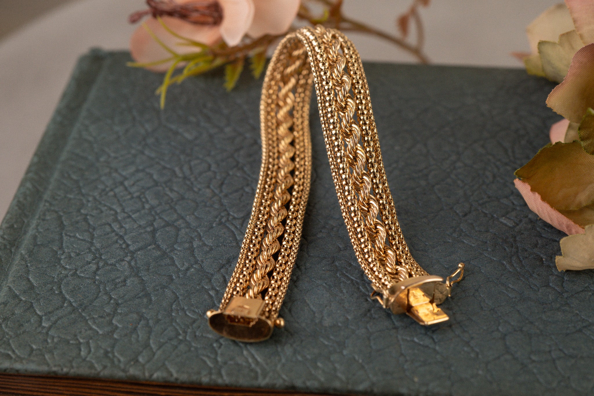 UNOAERRE 9CT GOLD WOVEN BRACELET - ITALIAN GOLD image 2