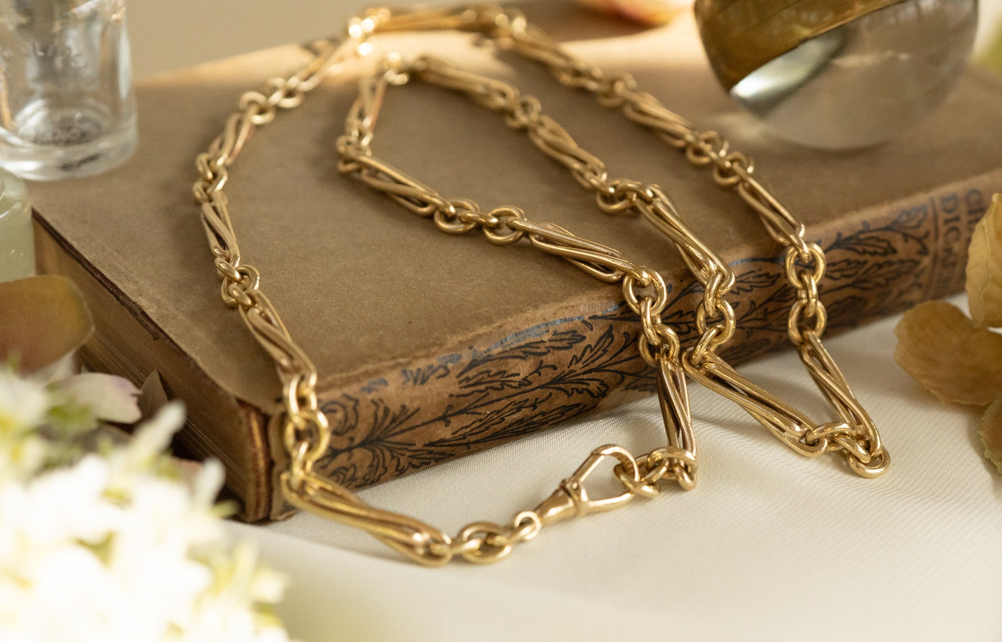 SUBSTANTIAL 9CT TWISTED TROMBONE LINK CHAIN image 0