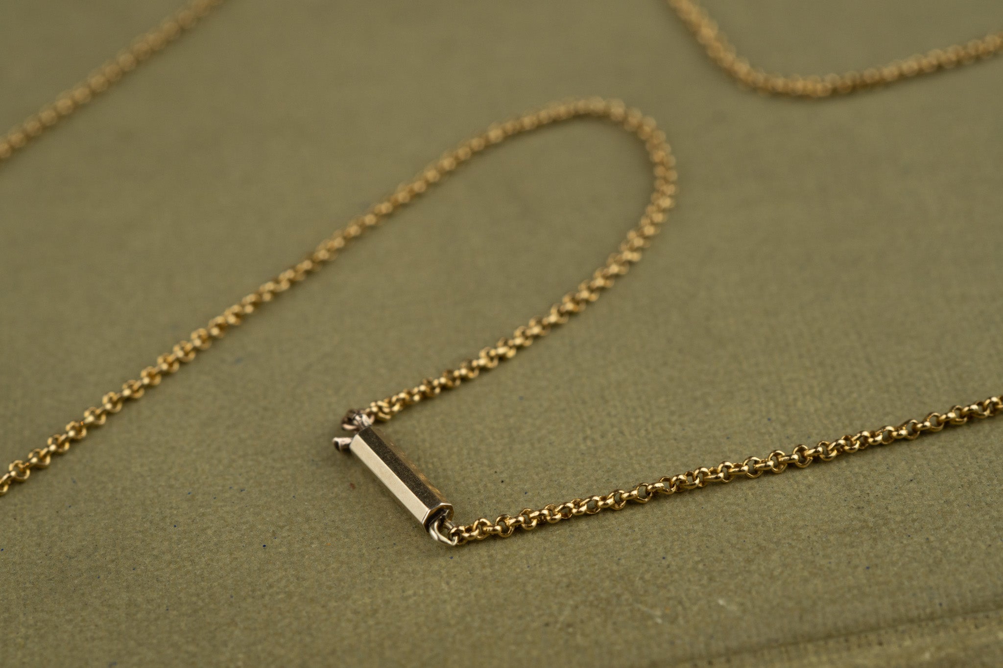 18CT FINE CABLE LINK WITH BARREL CLASP image 5