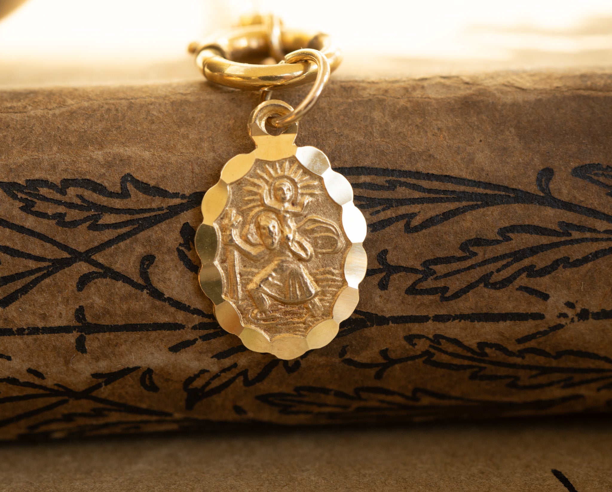VINTAGE 9CT GOLD ST CHRISTOPHER PENDANT