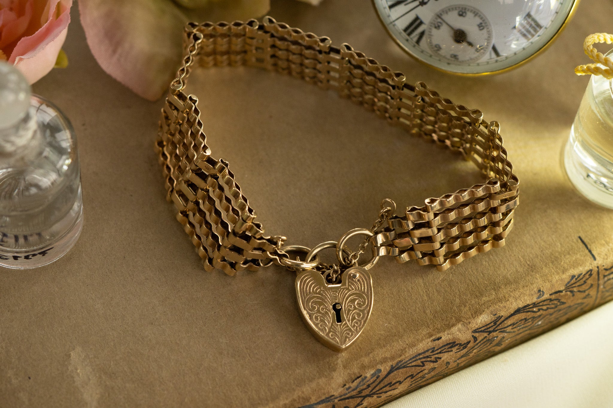 VINTAGE 9CT GOLD GATE BRACELET - HEART PADLOCK