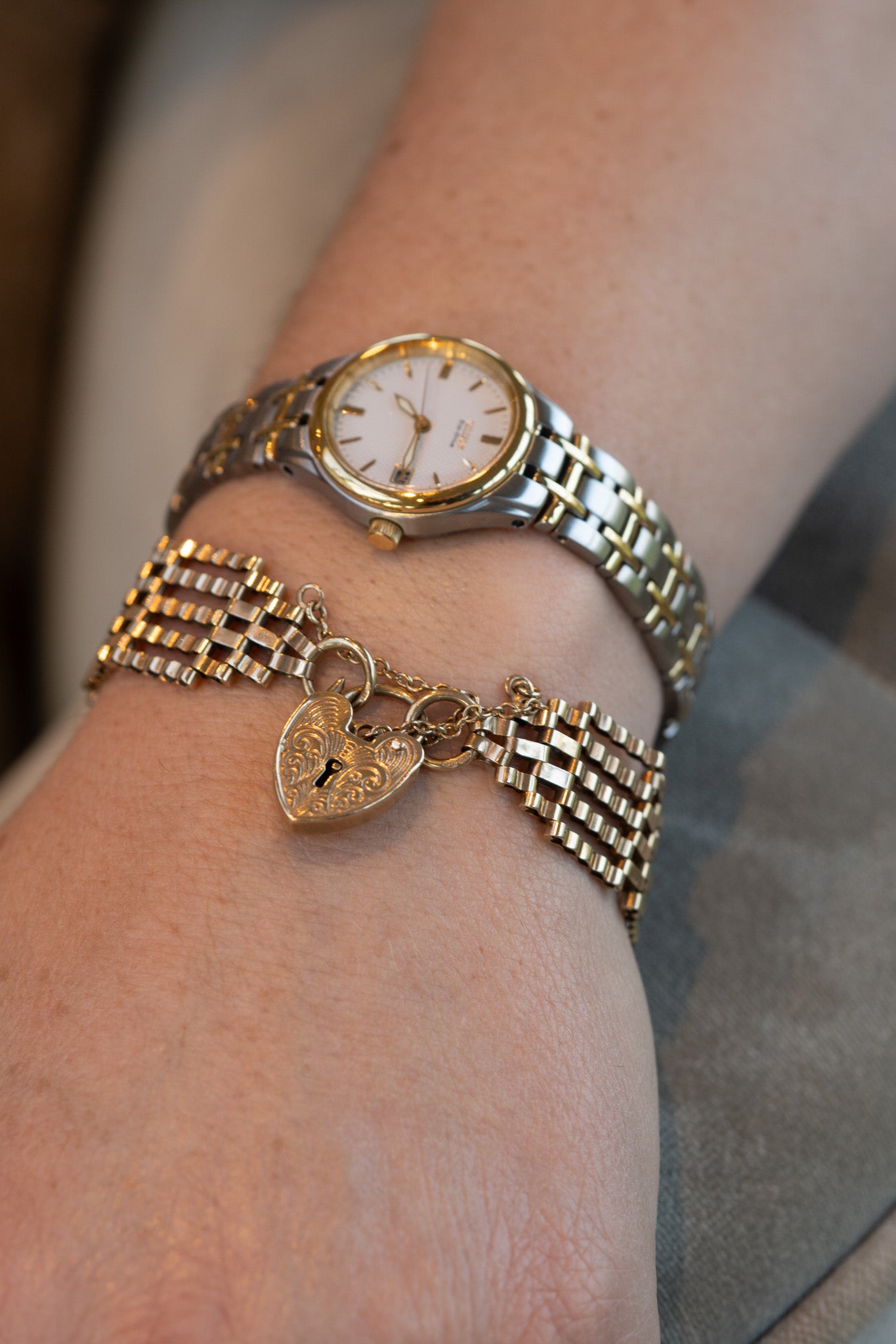 VINTAGE 9CT GOLD GATE BRACELET - HEART PADLOCK