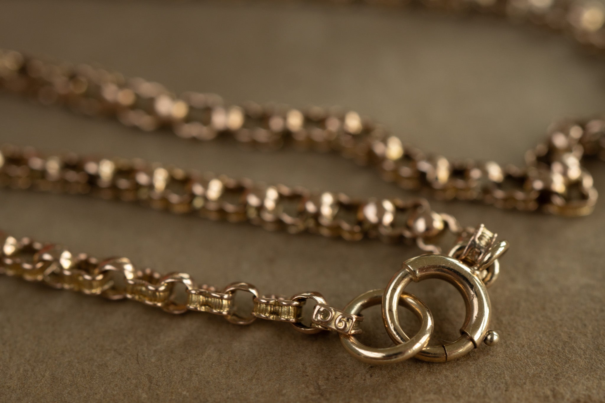 ANTIQUE 9CT GOLD SCALLOPED EDGE CHAIN RESERVED